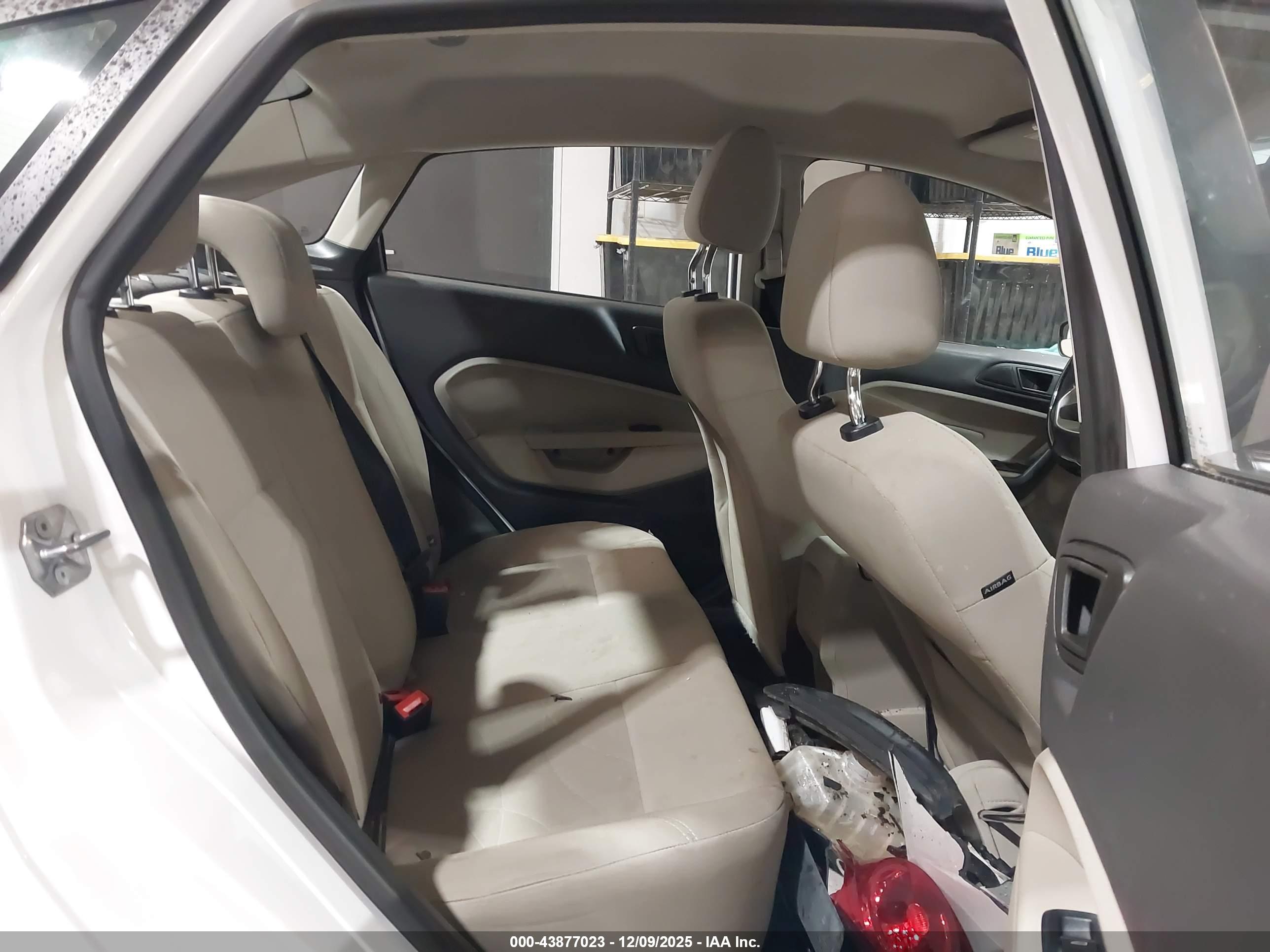 FORD FIESTA image 8