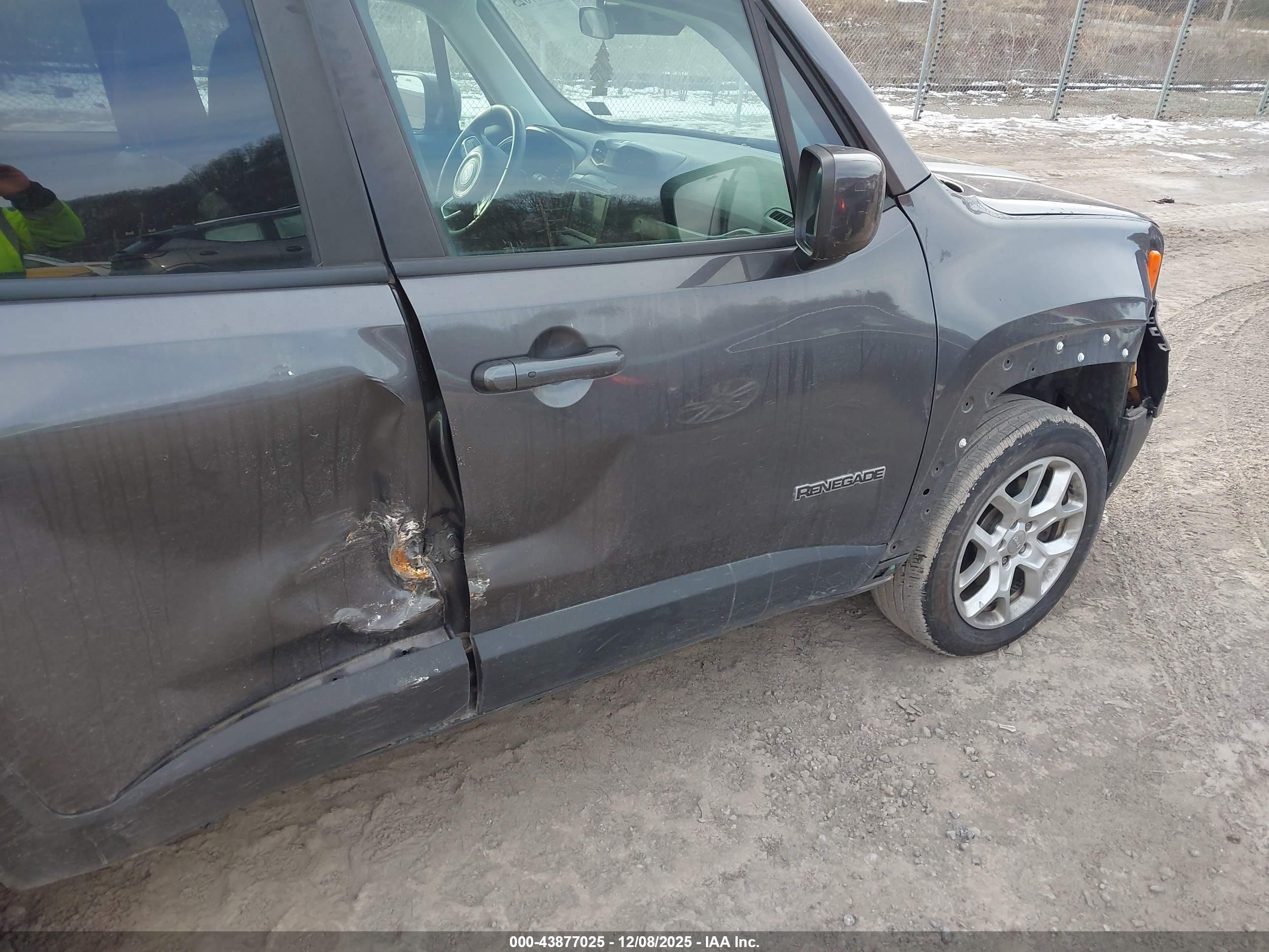 JEEP RENEGADE image 6