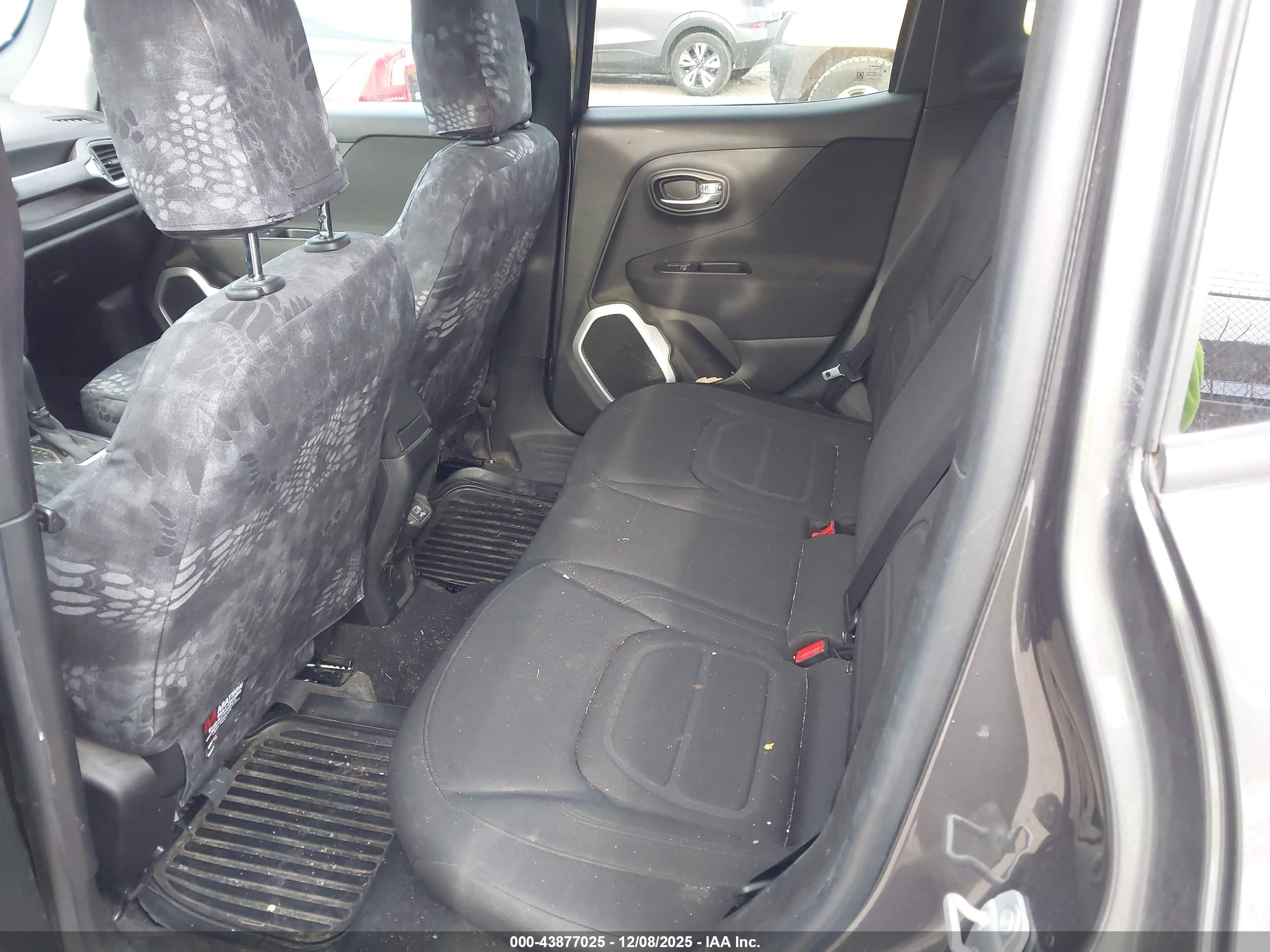 JEEP RENEGADE image 8