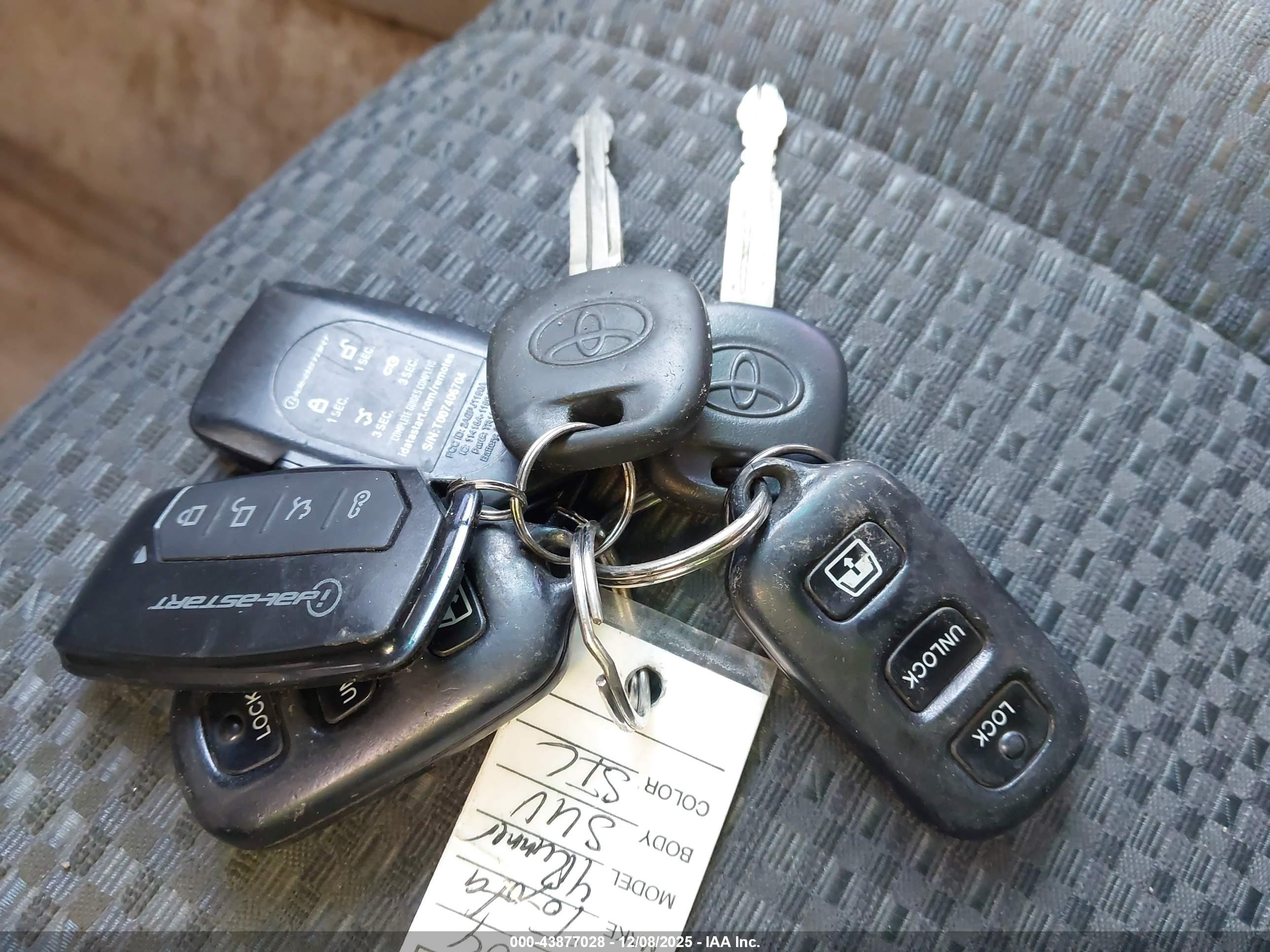 TOYOTA 4RUNNER image 11