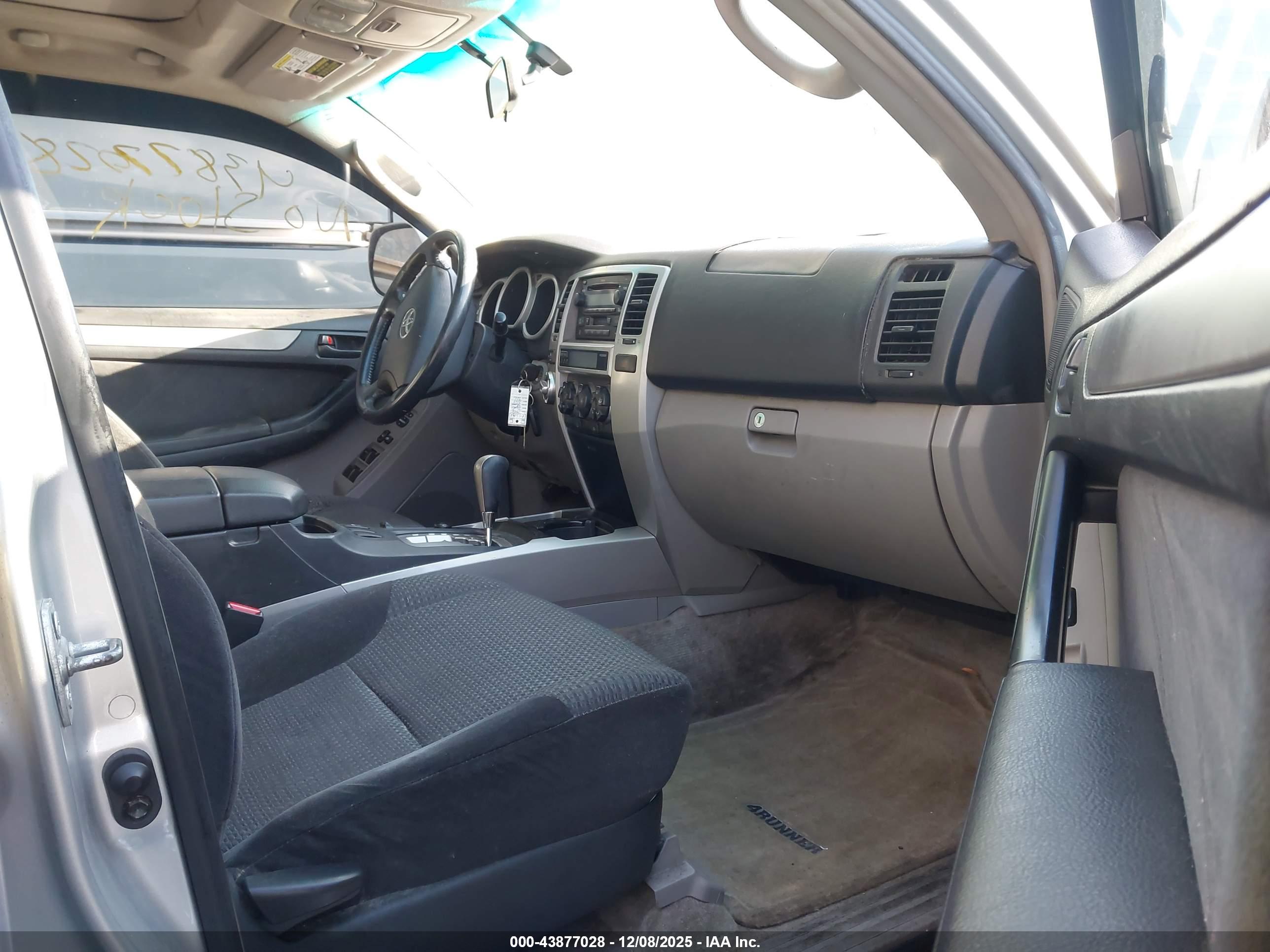 TOYOTA 4RUNNER image 5