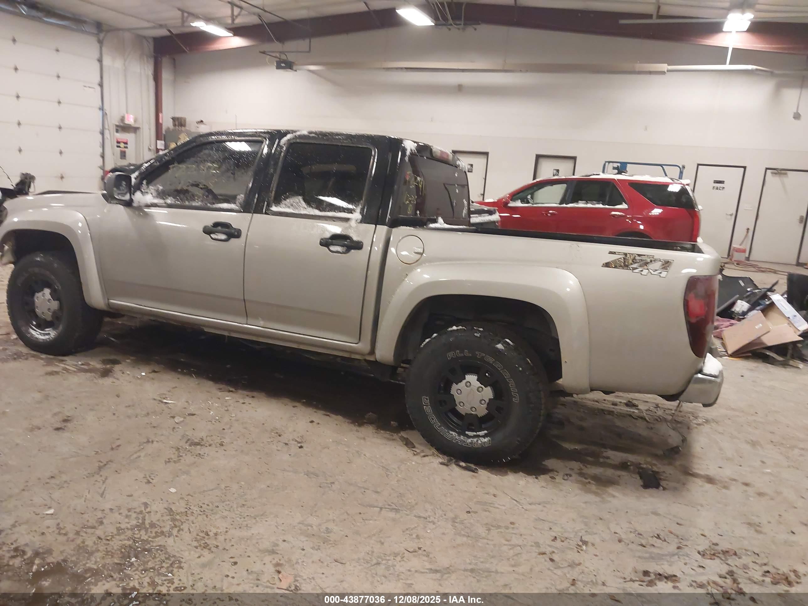 CHEVROLET COLORADO image 3