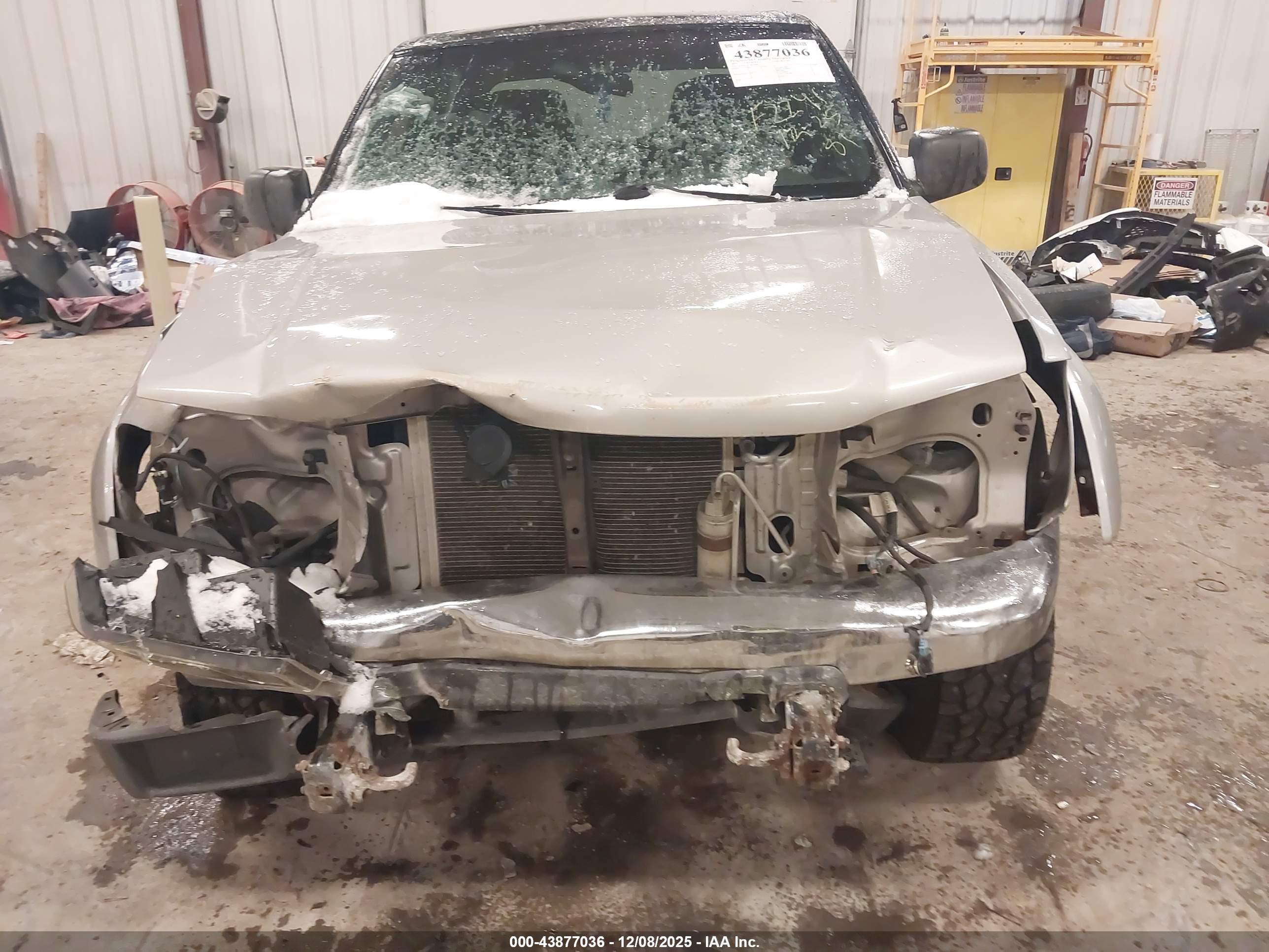 CHEVROLET COLORADO image 6