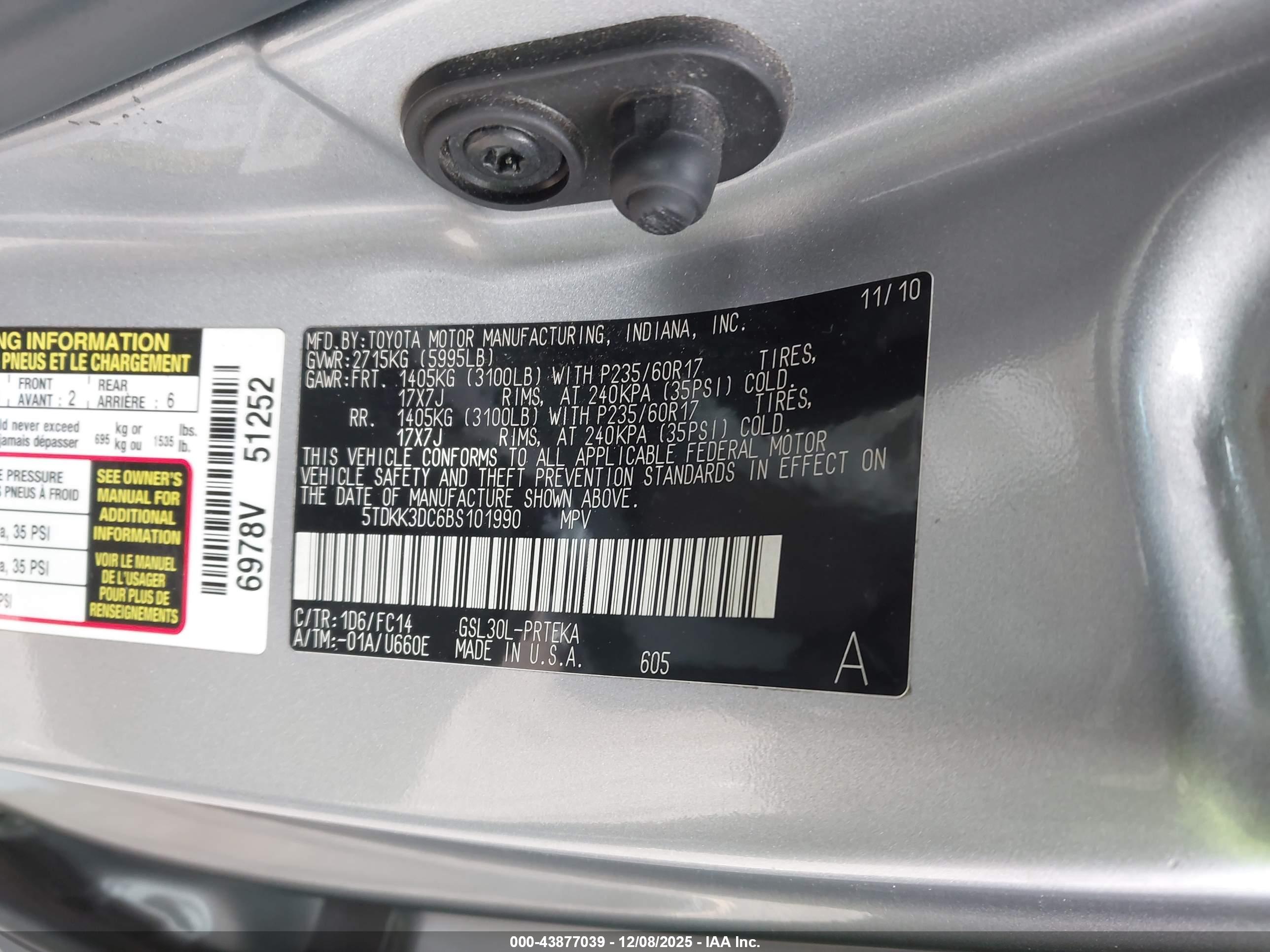 TOYOTA SIENNA image 9