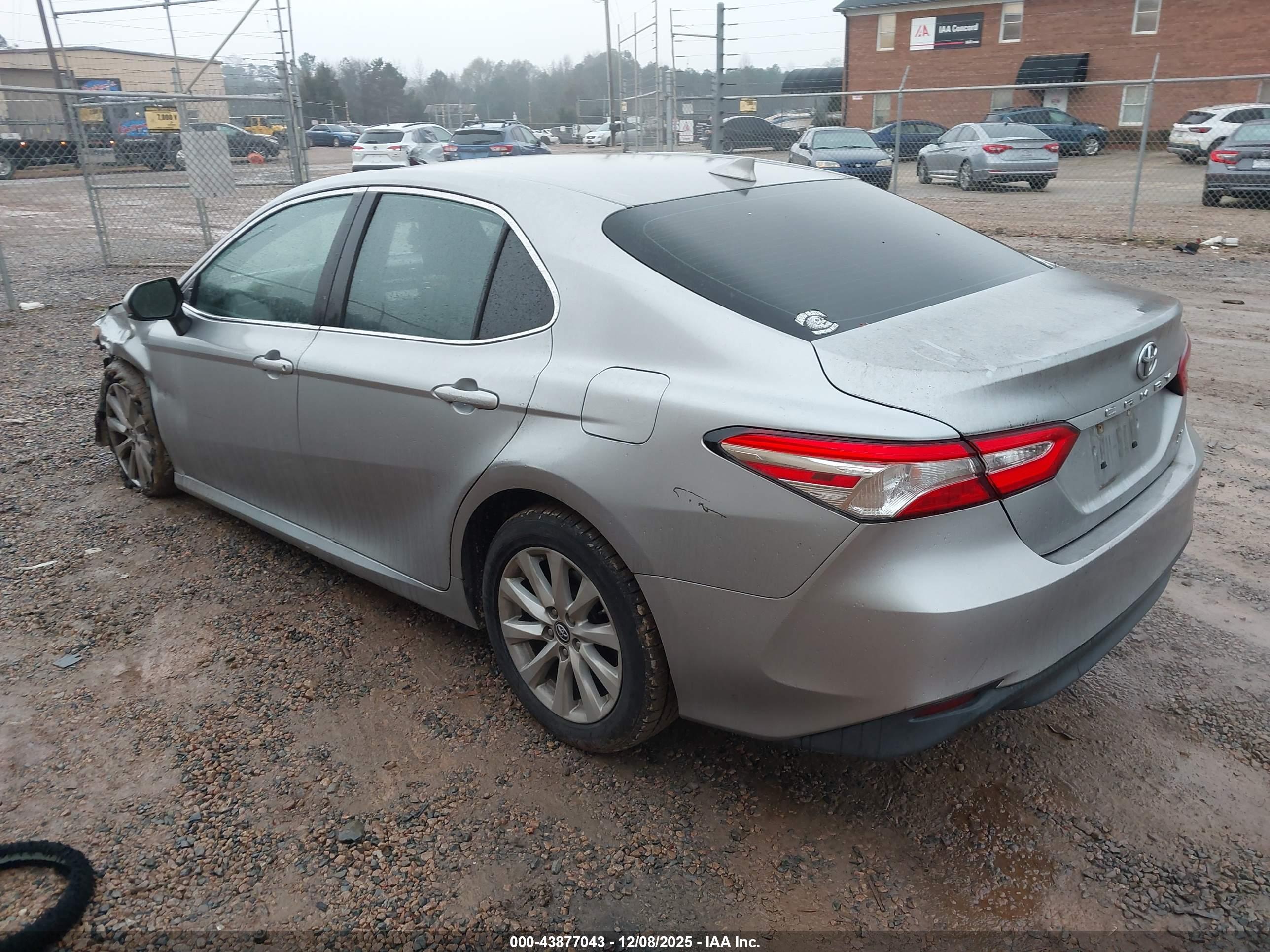 TOYOTA CAMRY image 3