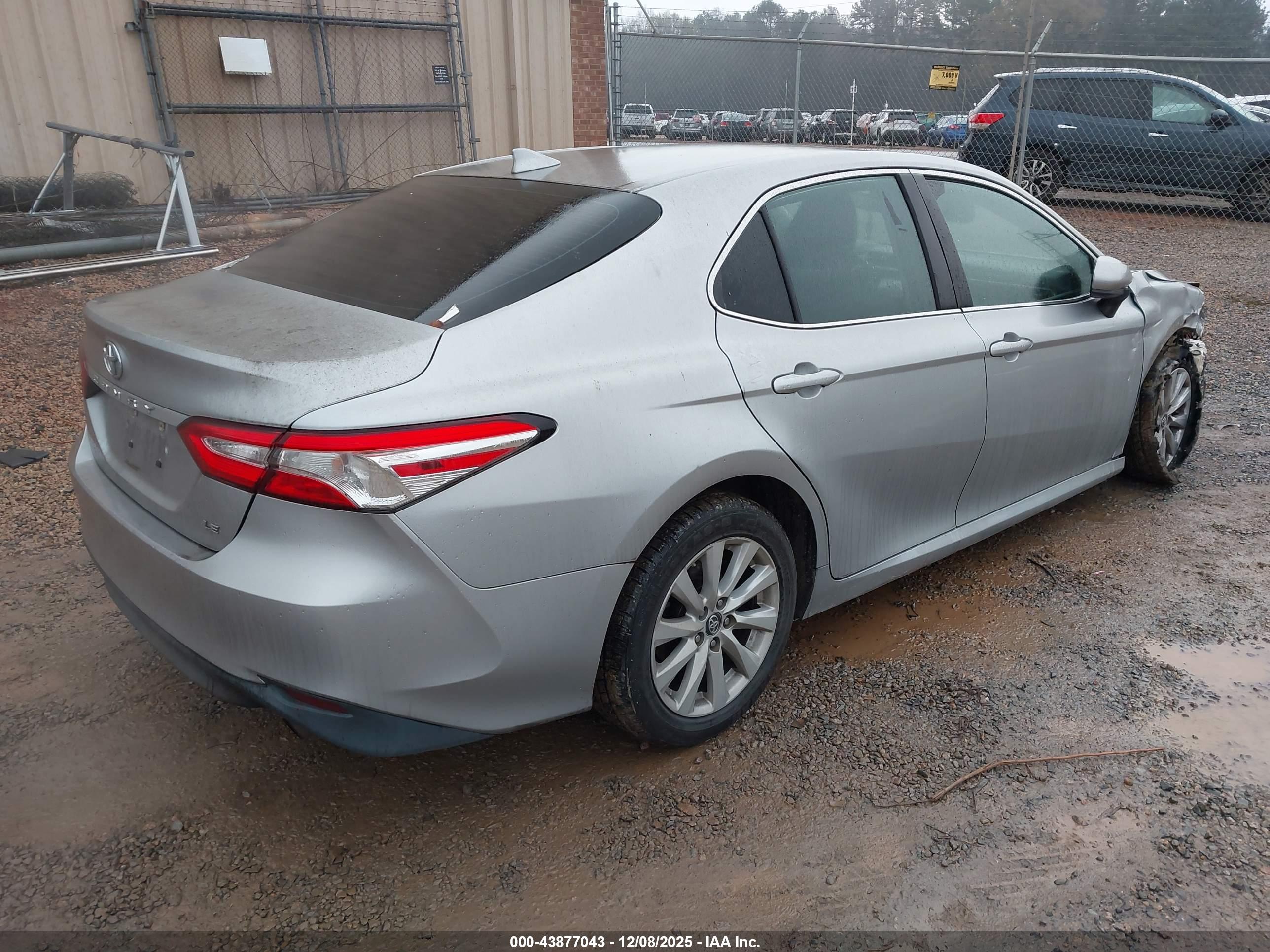 TOYOTA CAMRY image 4