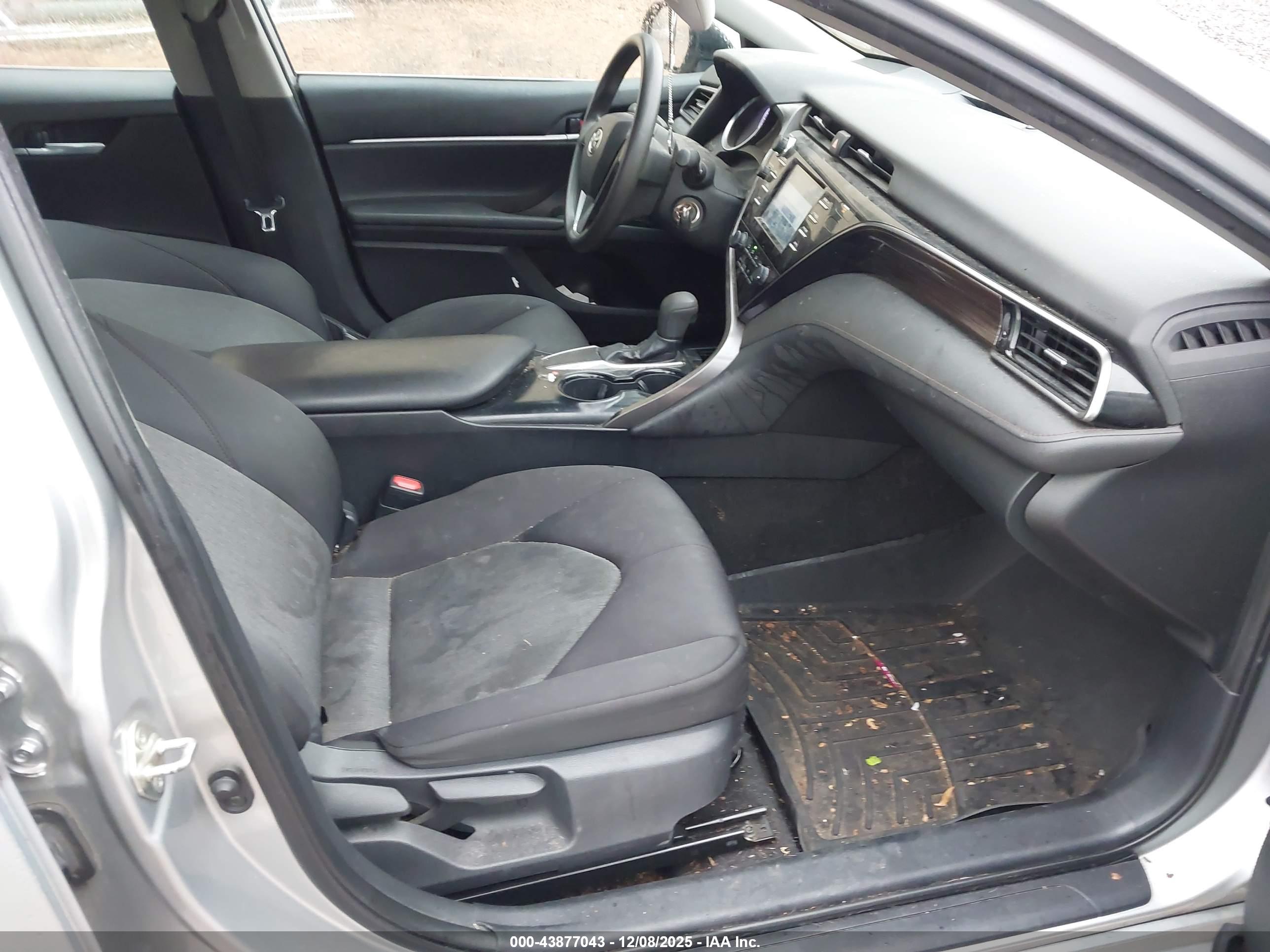 TOYOTA CAMRY image 5