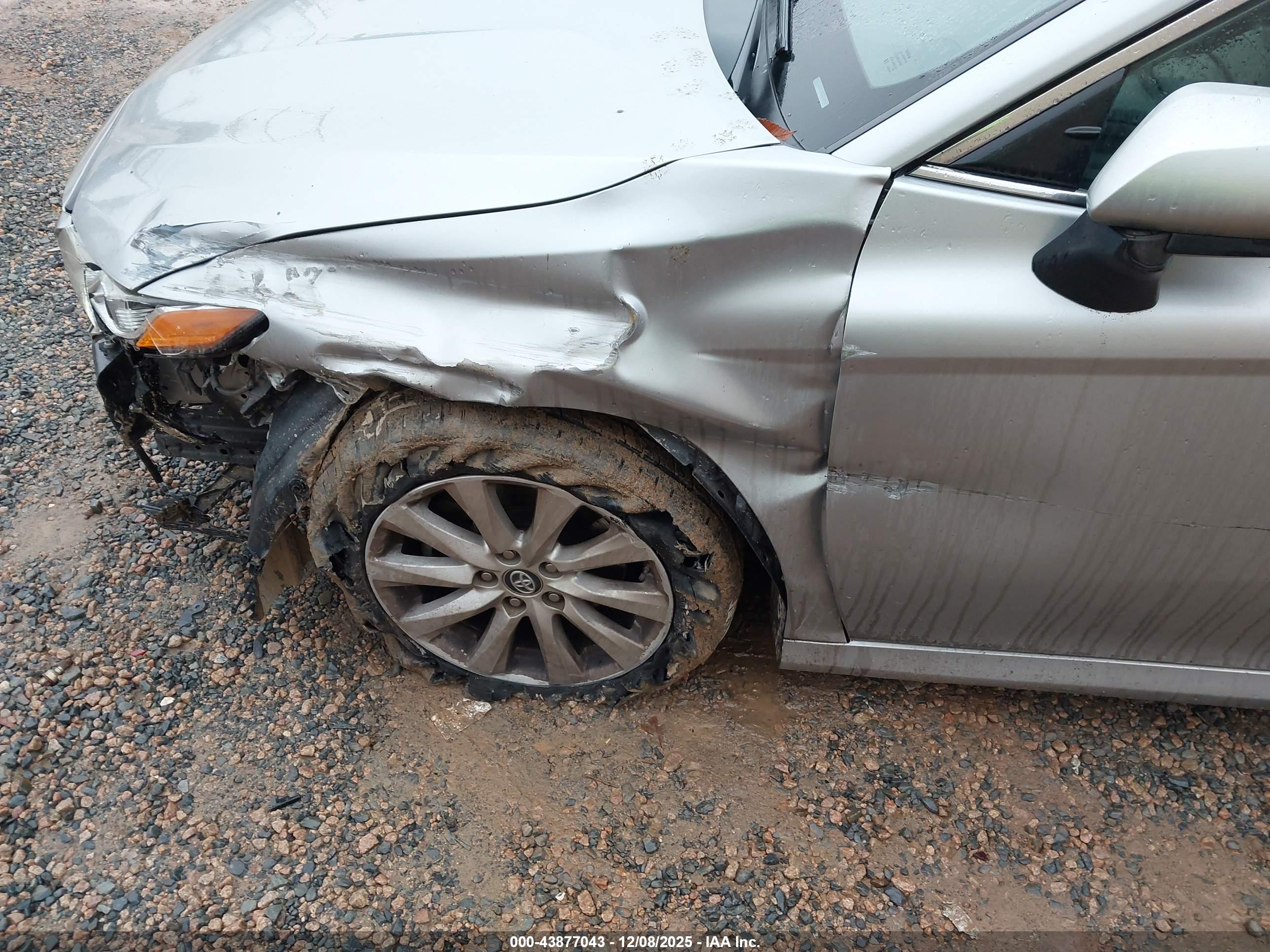 TOYOTA CAMRY image 6