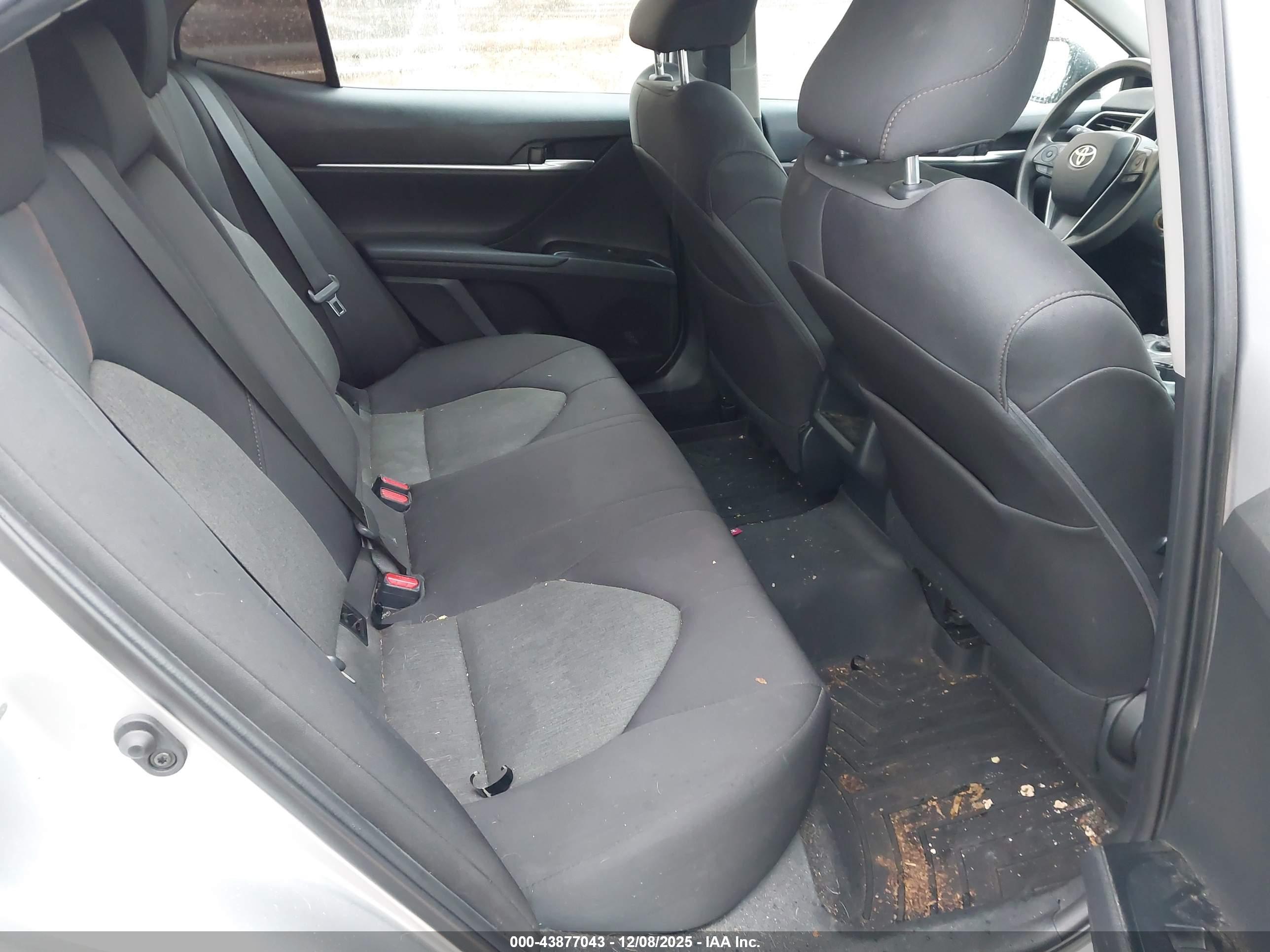 TOYOTA CAMRY image 8