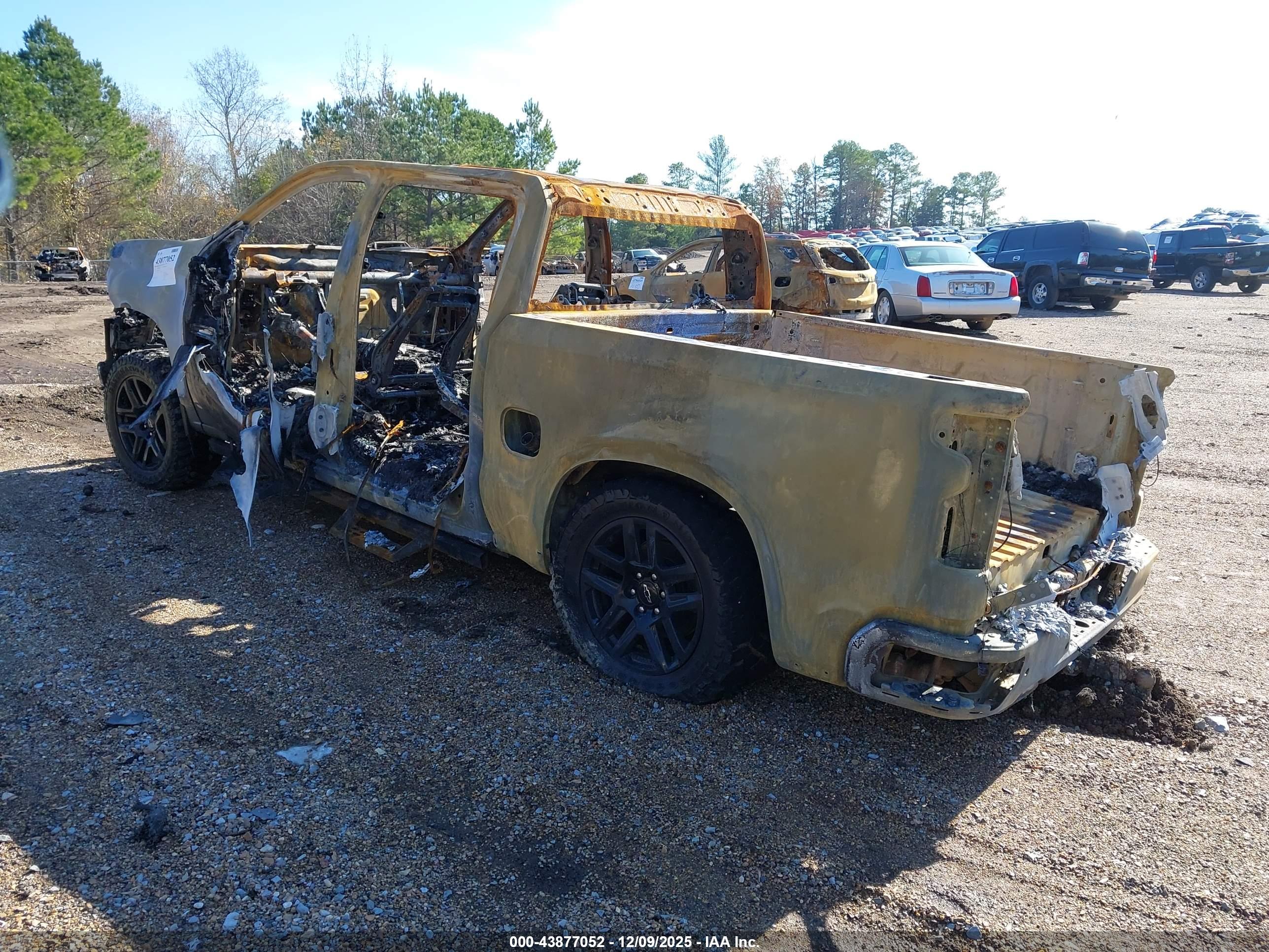 CHEVROLET SILVERADO image 3