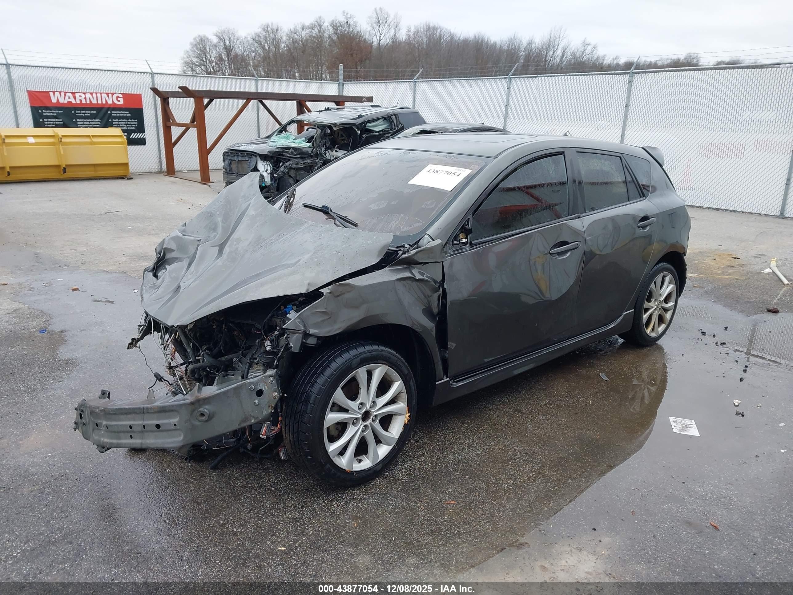 MAZDA MAZDA3 image 2
