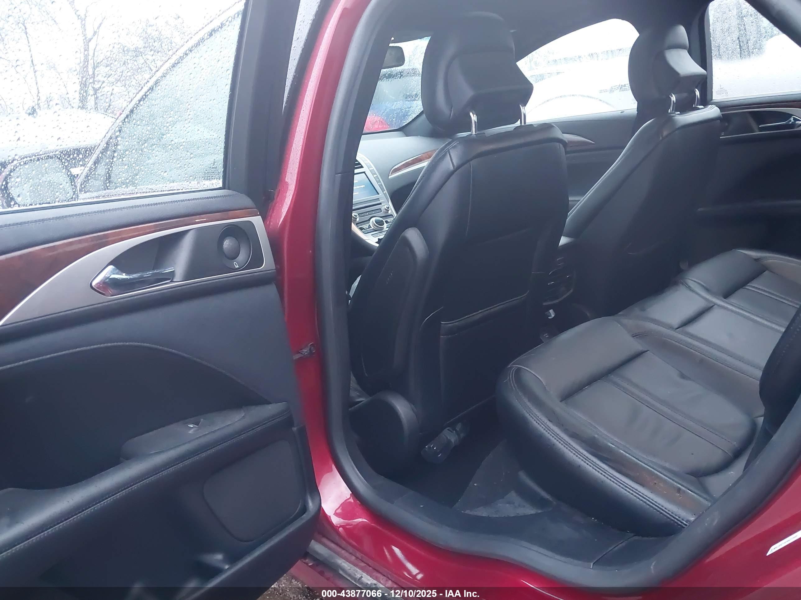 LINCOLN MKZ image 8