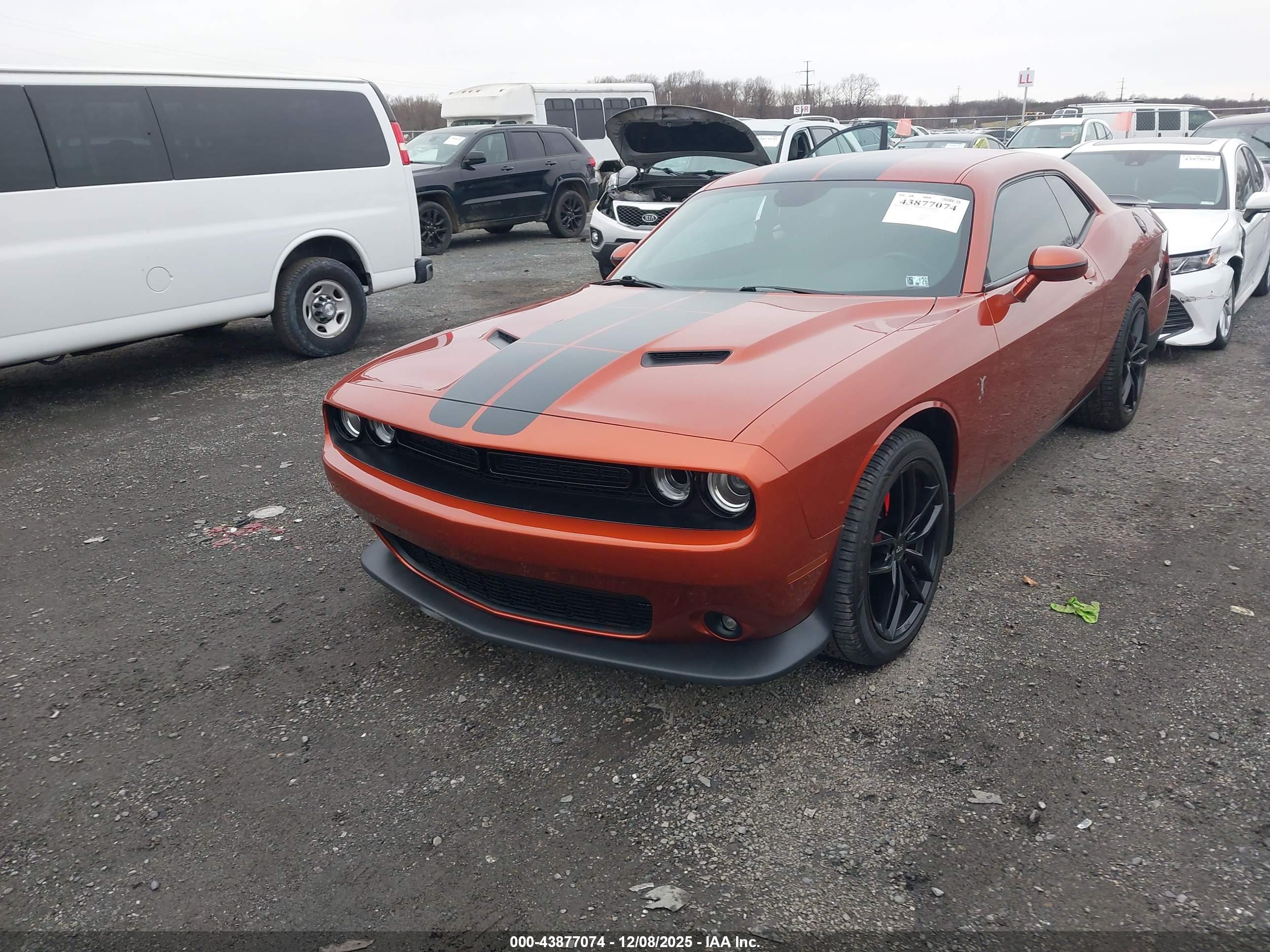 DODGE CHALLENGER image 2