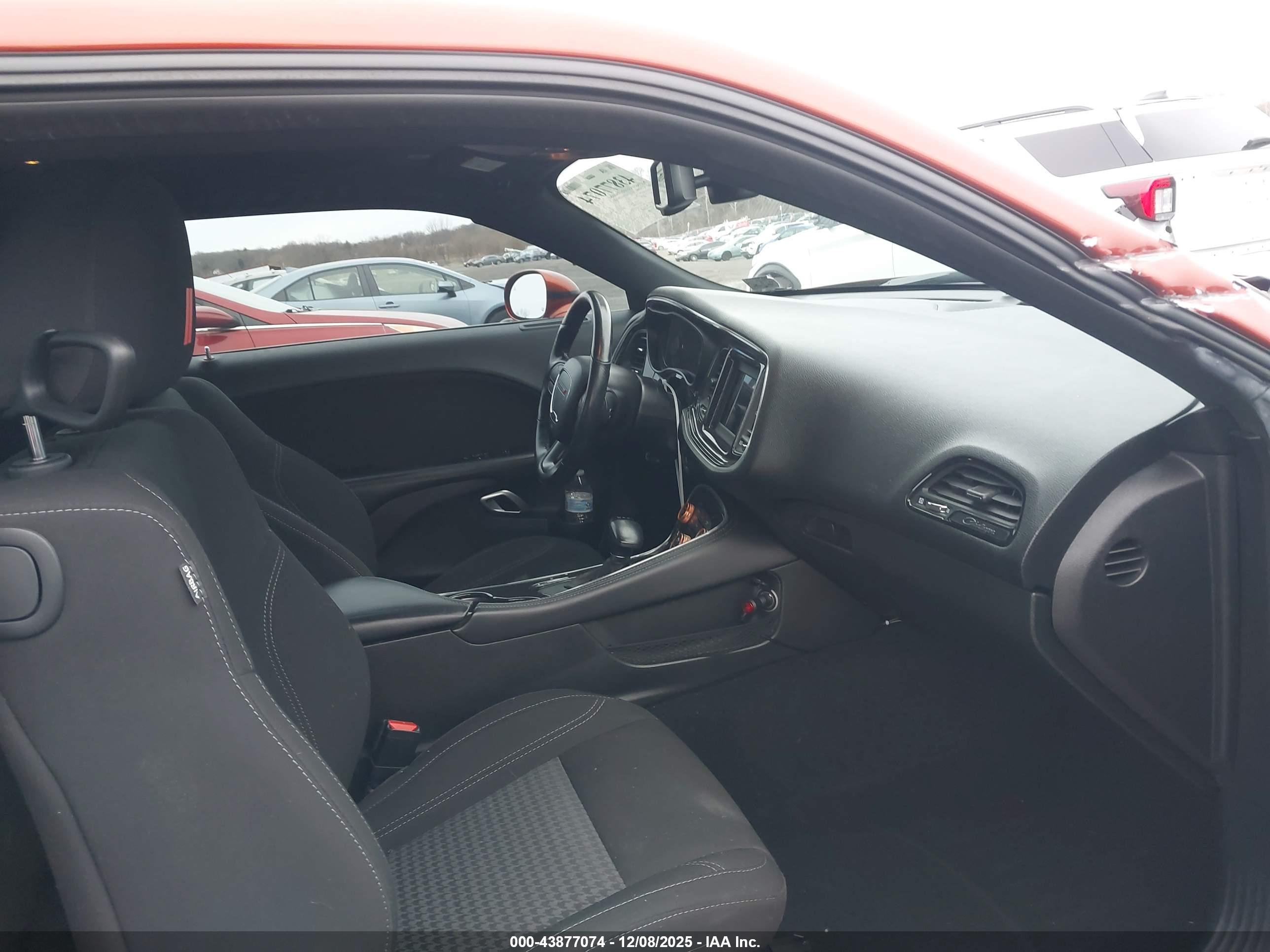 DODGE CHALLENGER image 5