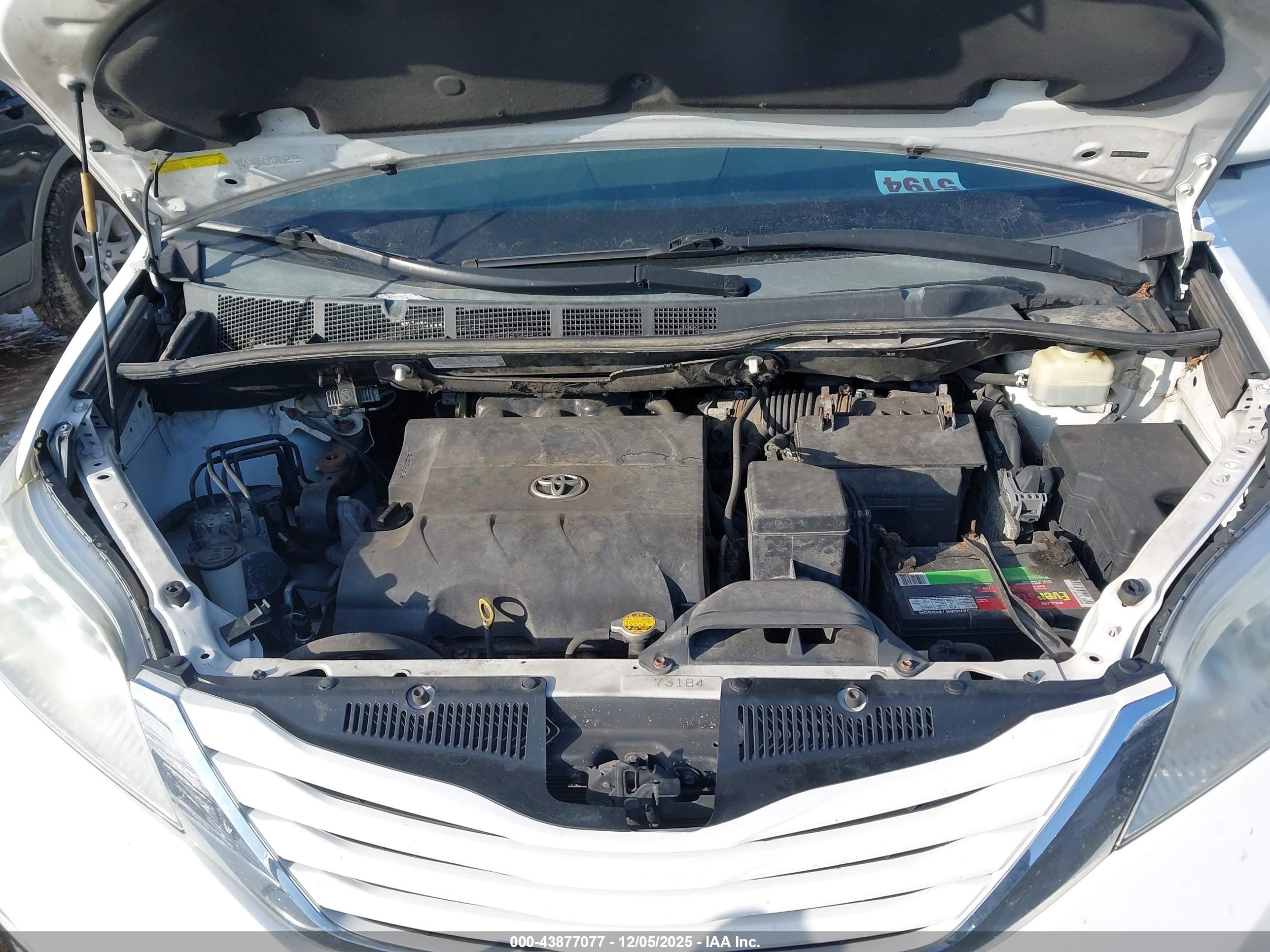 TOYOTA SIENNA image 10