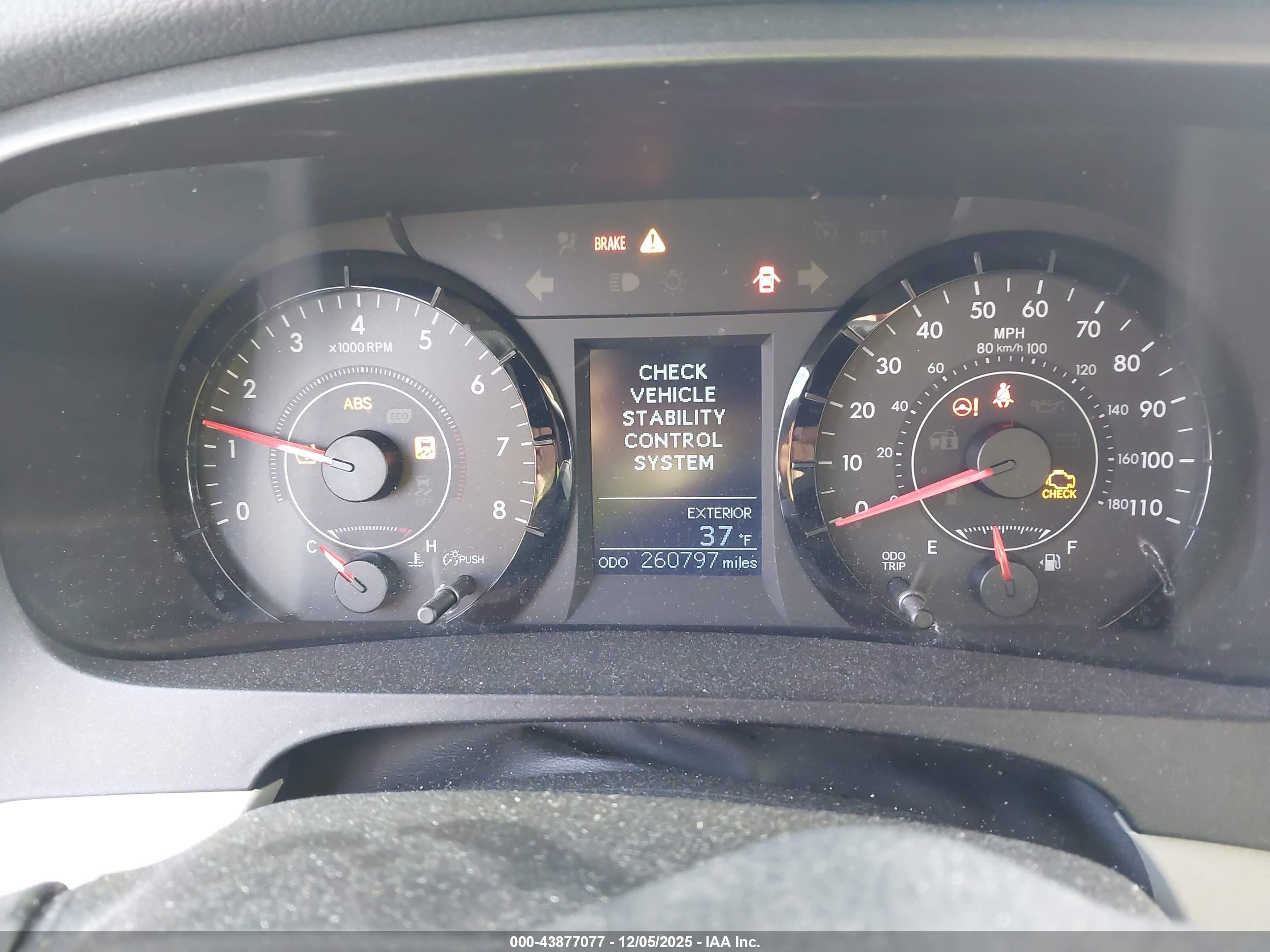 TOYOTA SIENNA image 7