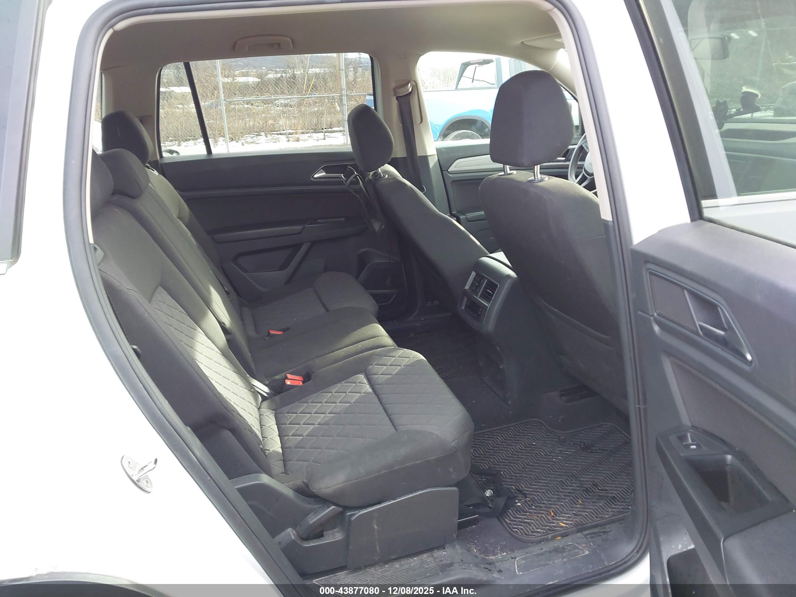 VOLKSWAGEN ATLAS image 8