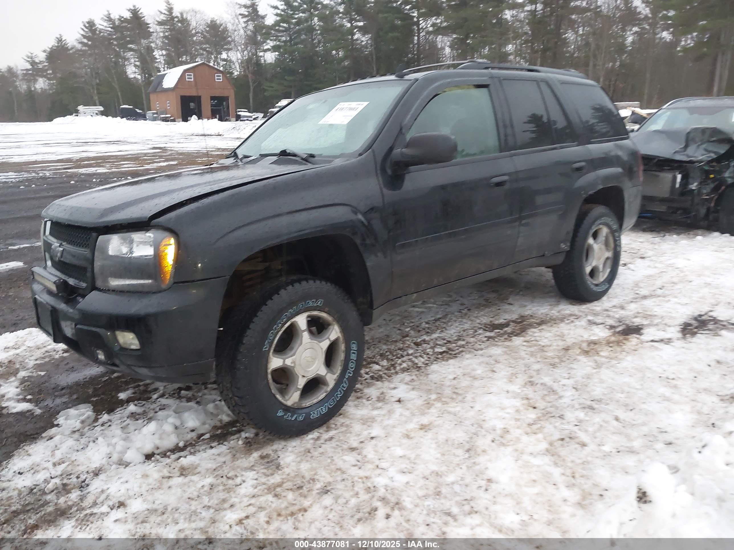 CHEVROLET TRAILBLAZER image 2