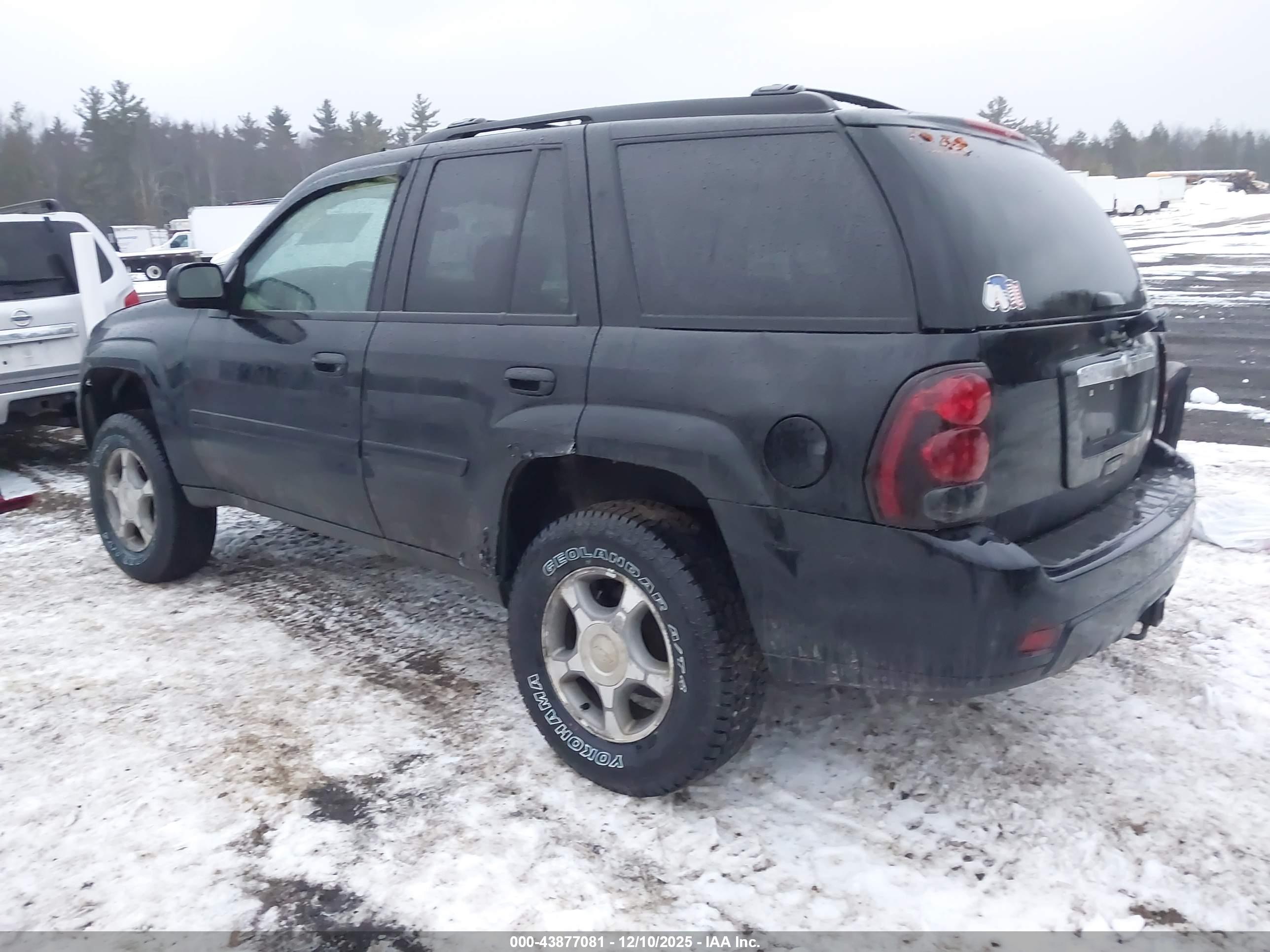 CHEVROLET TRAILBLAZER image 3
