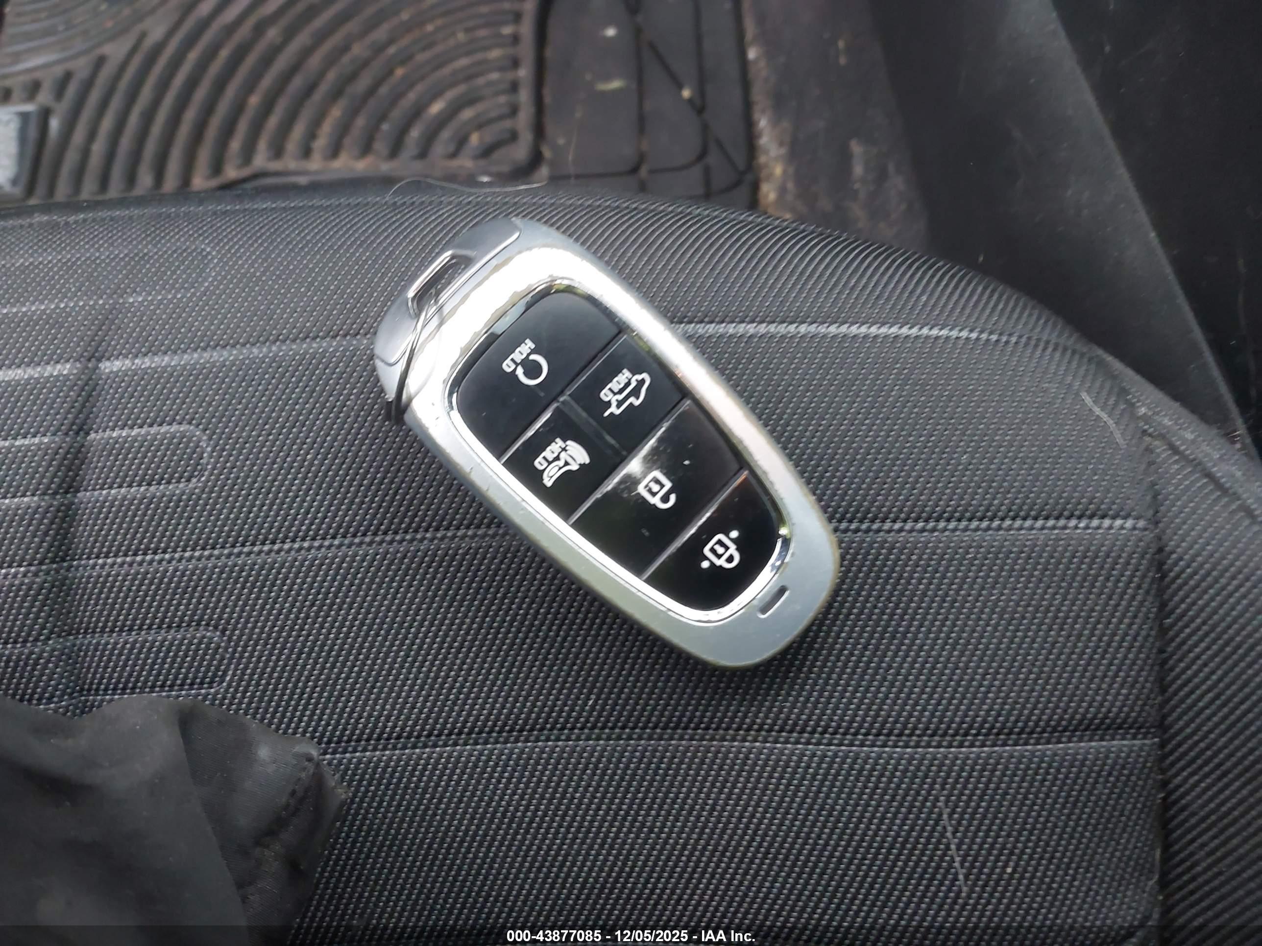 HYUNDAI SANTA image 11