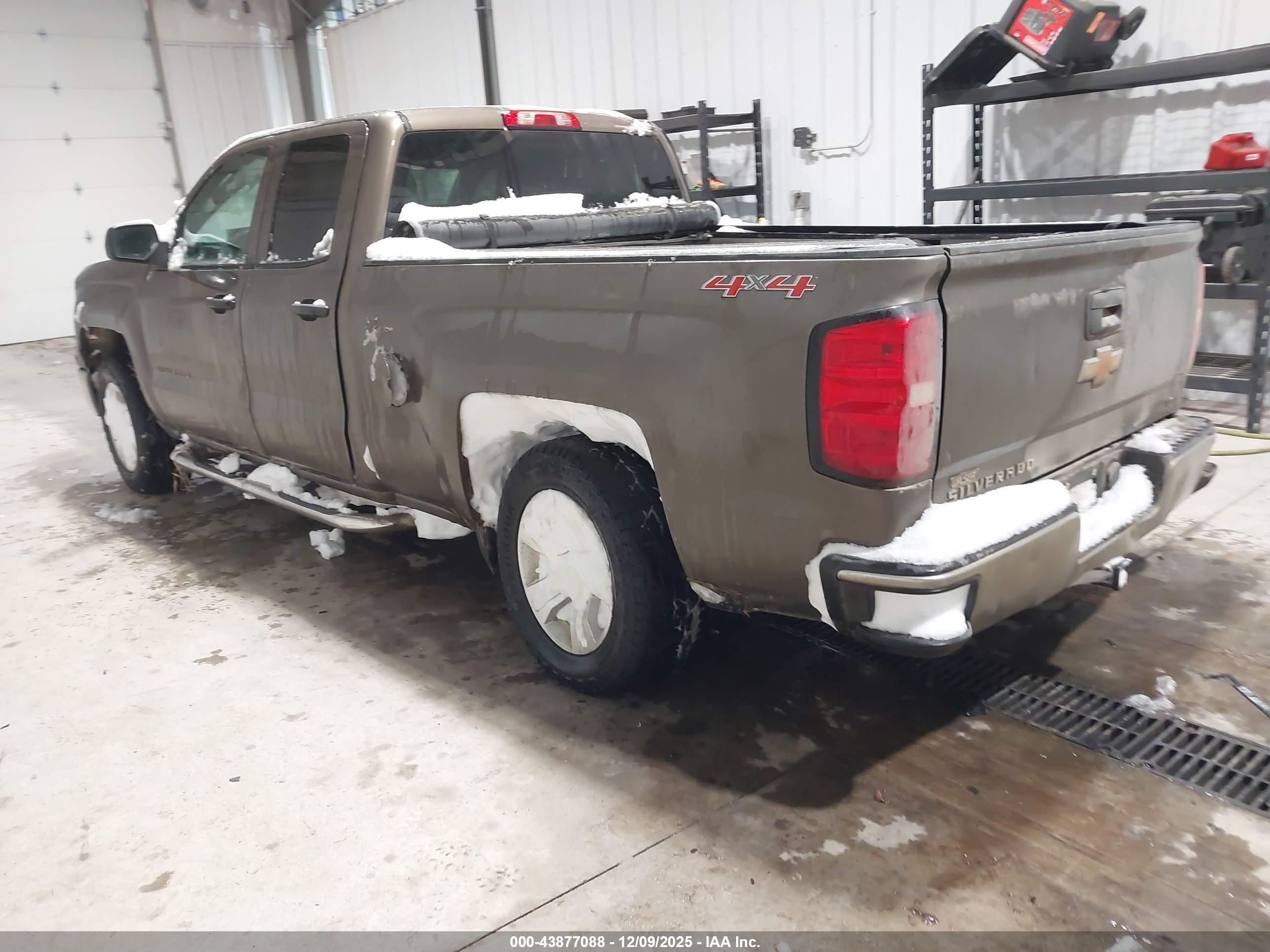 CHEVROLET SILVERADO image 3