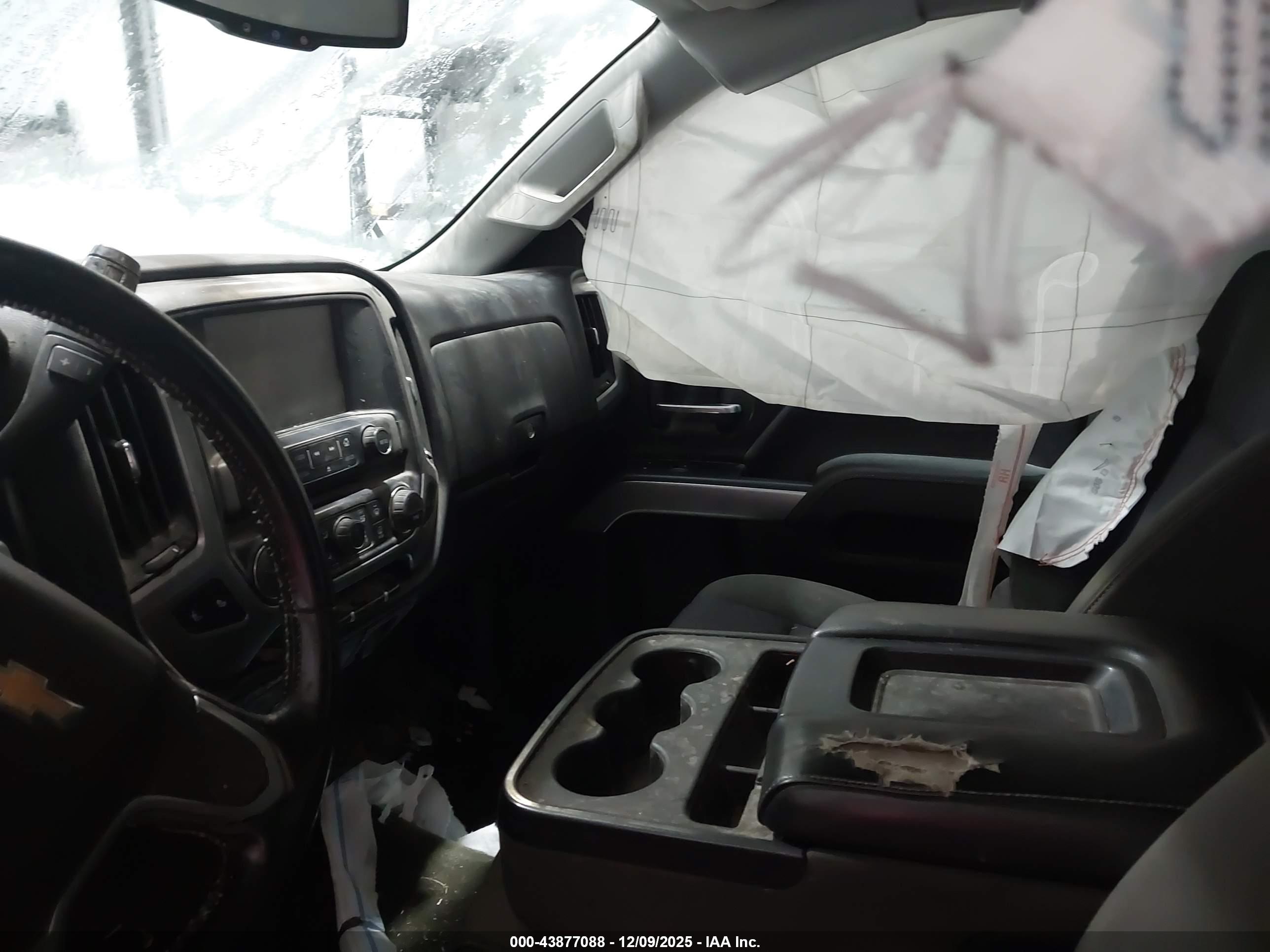 CHEVROLET SILVERADO image 5