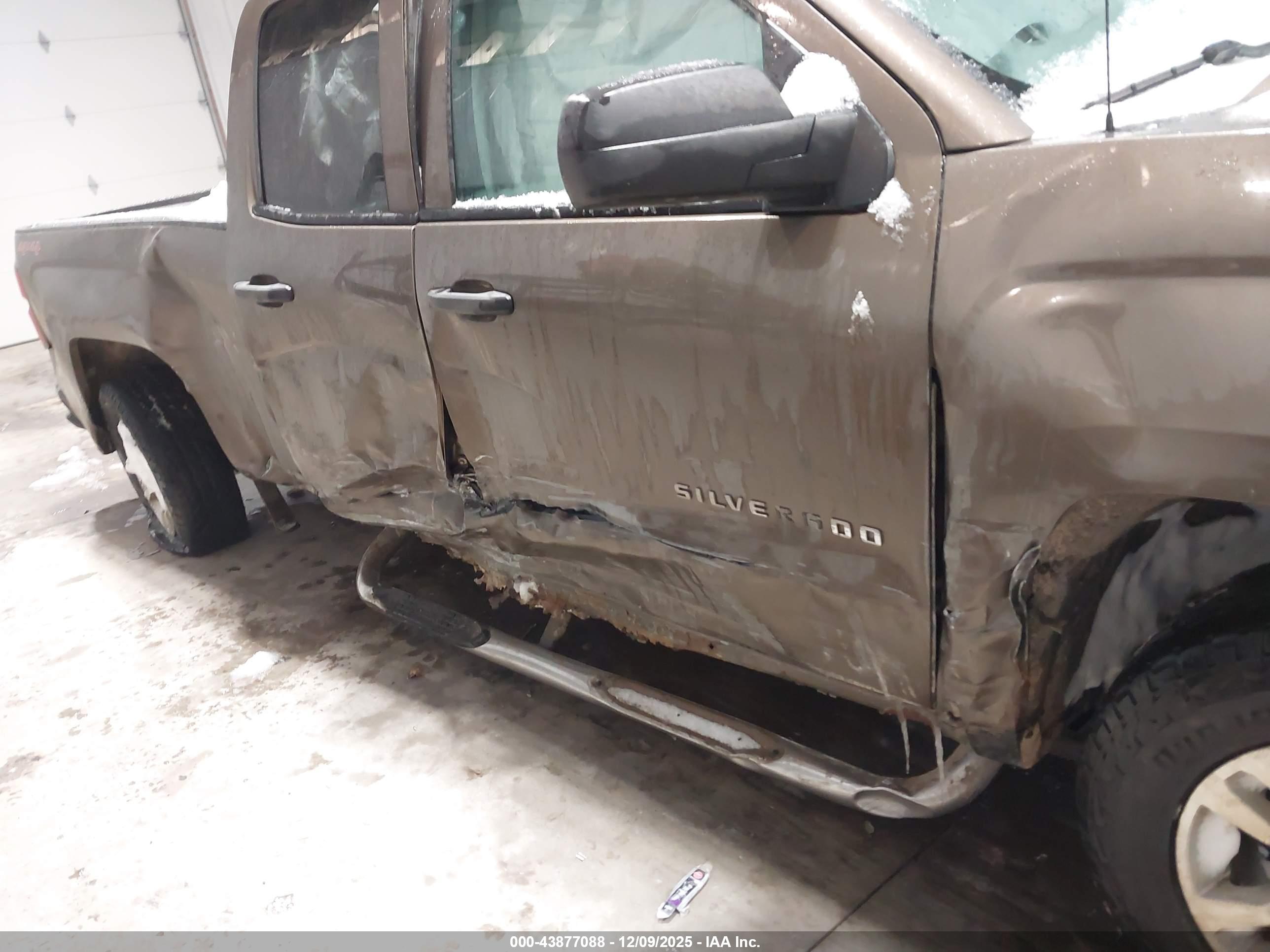 CHEVROLET SILVERADO image 6