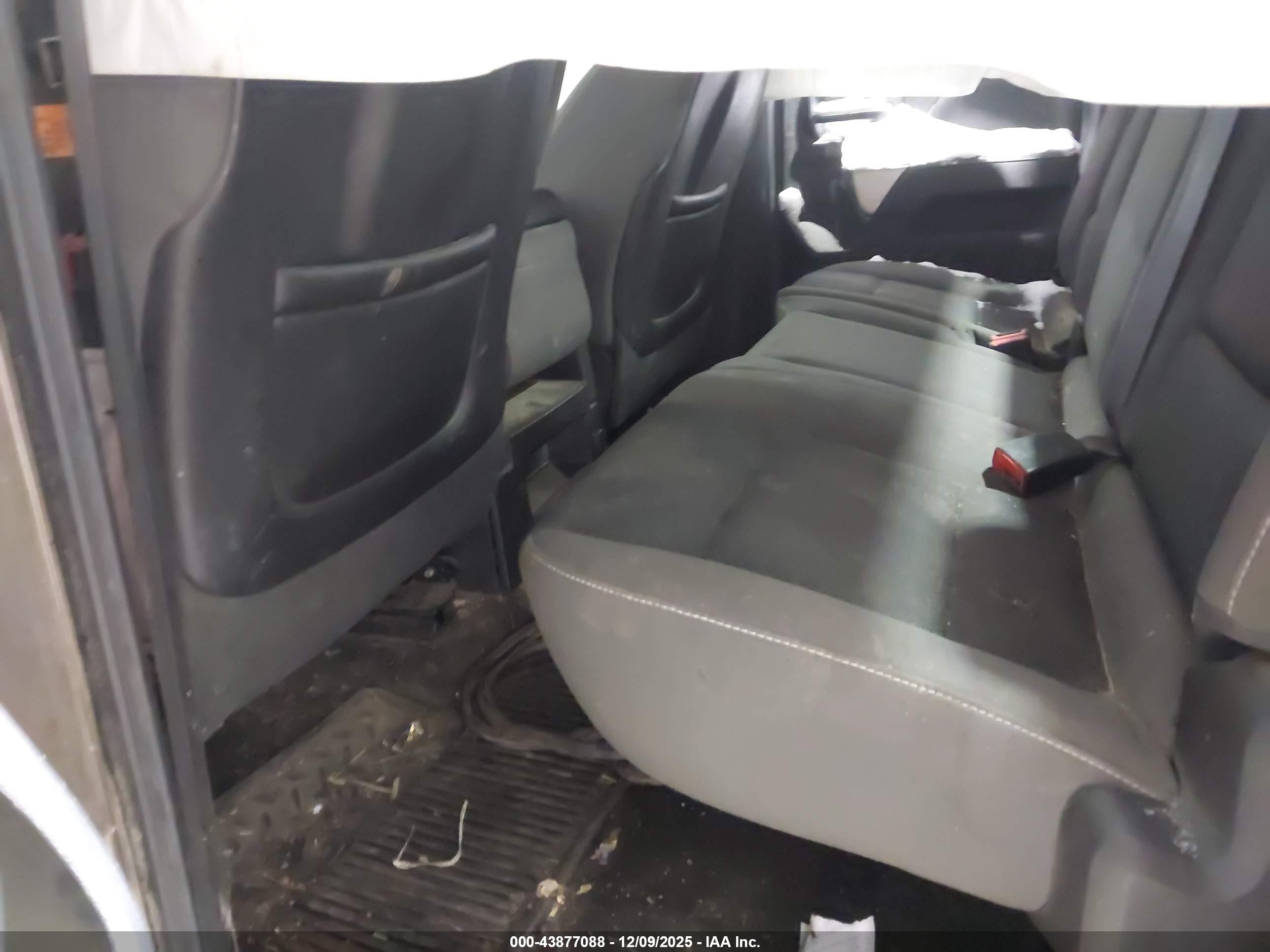 CHEVROLET SILVERADO image 8