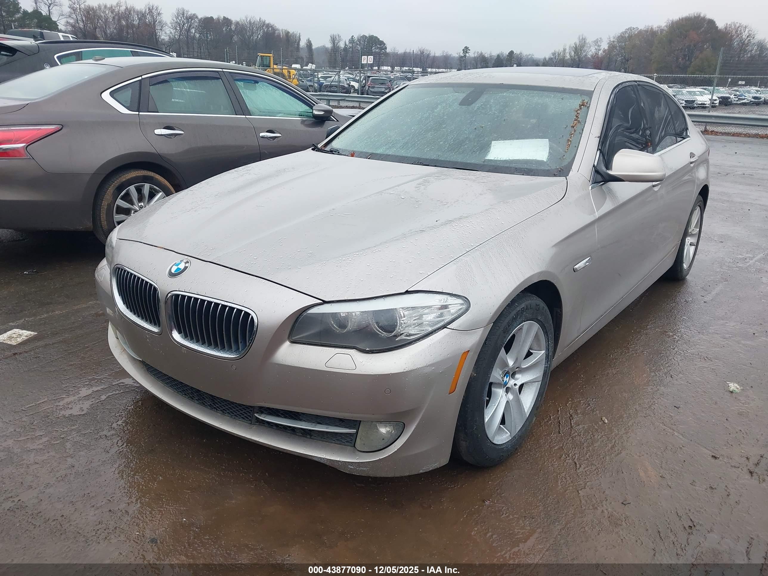 BMW 528I image 2