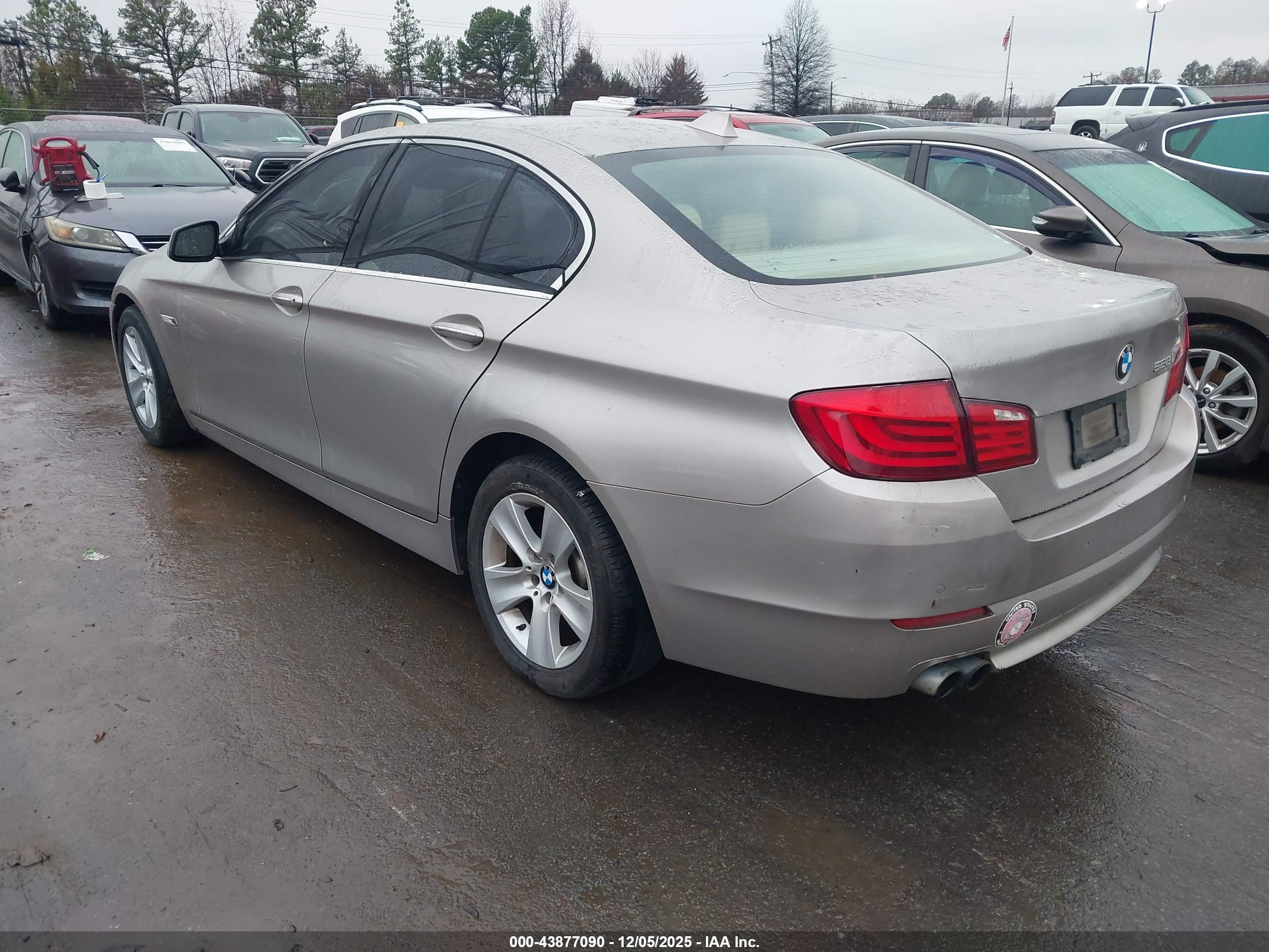 BMW 528I image 3