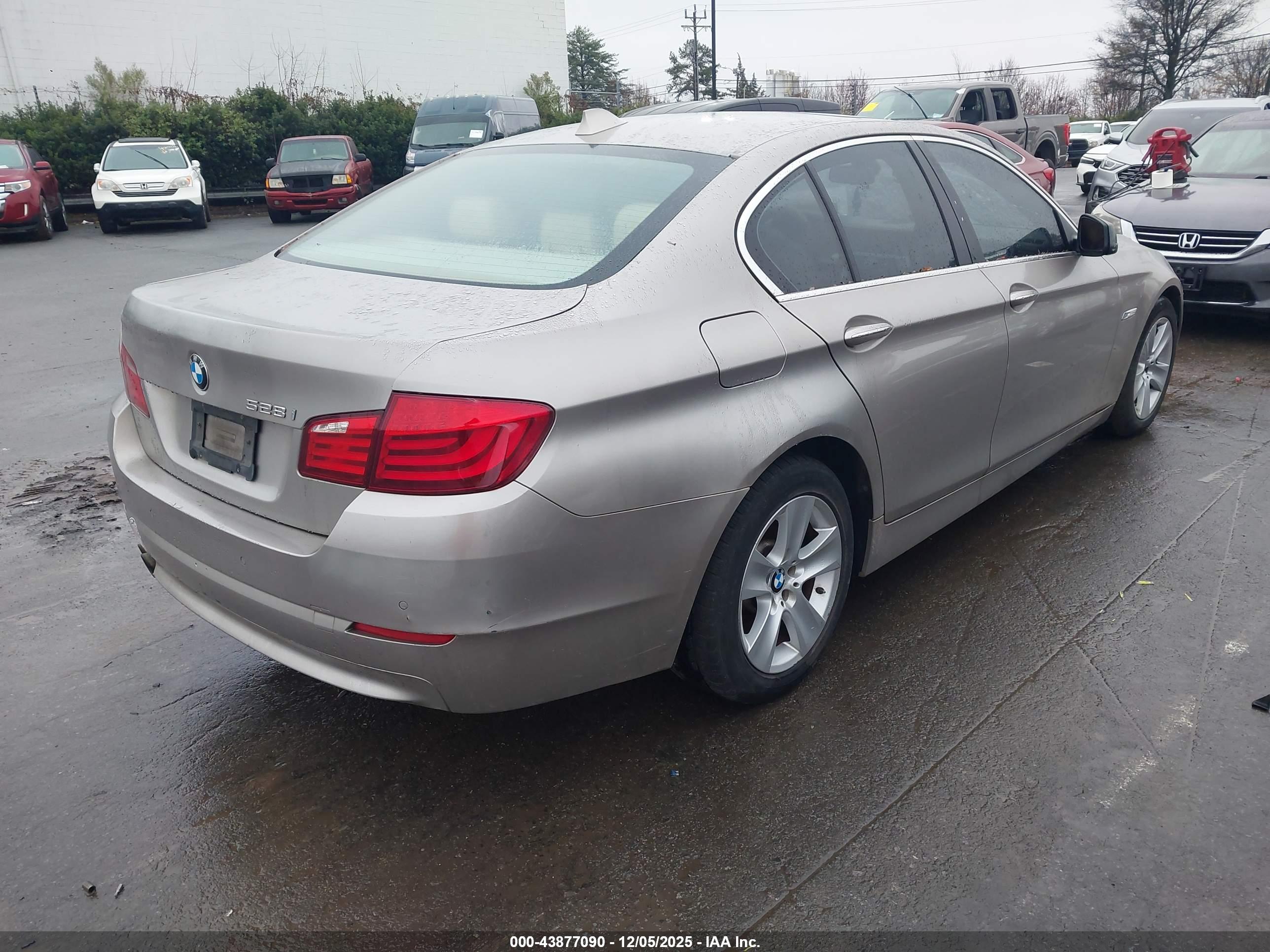 BMW 528I image 4