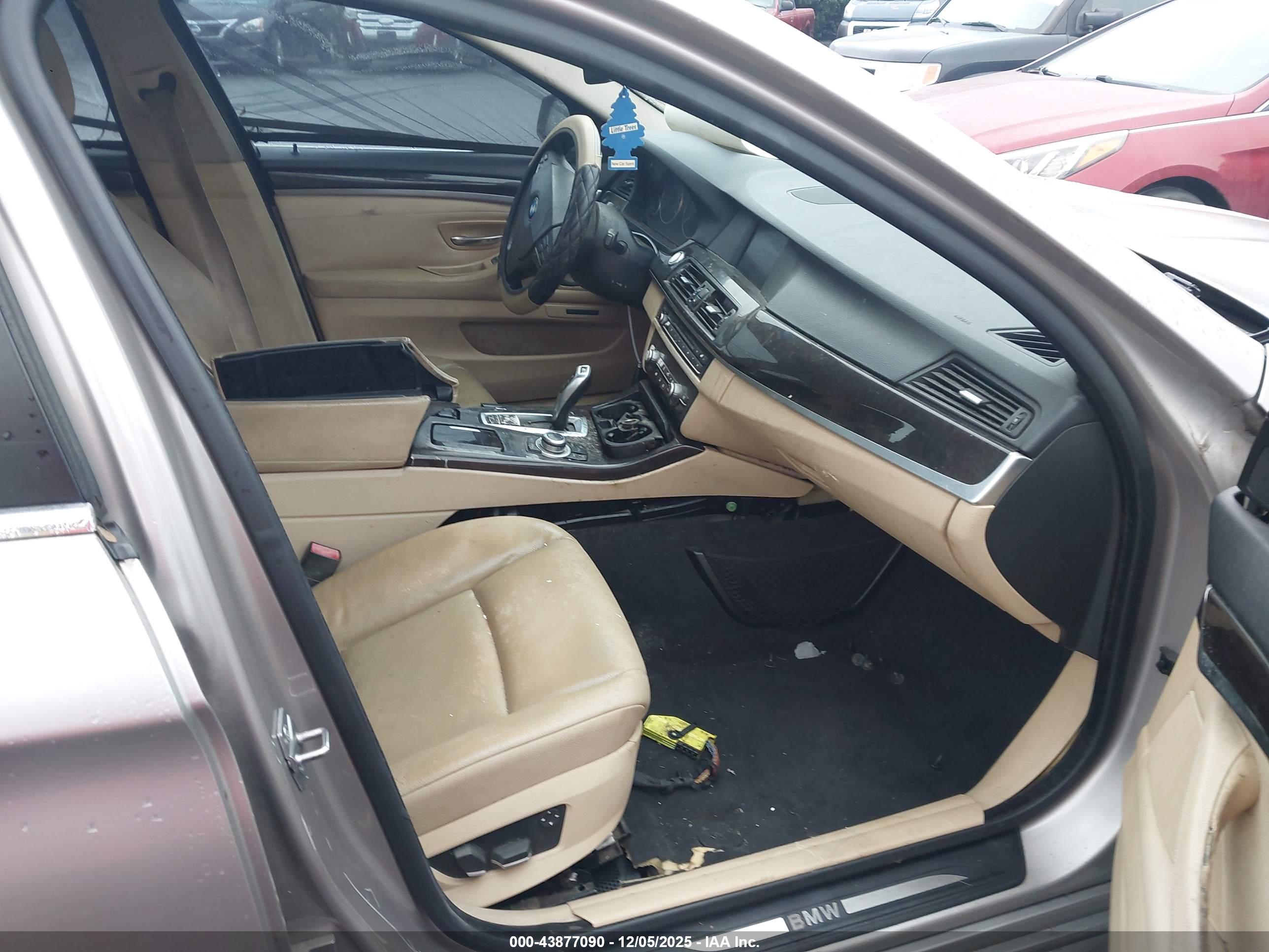 BMW 528I image 5