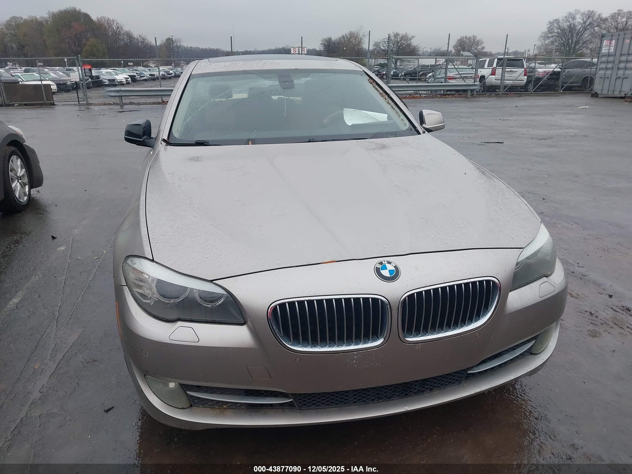 BMW 528I image 6