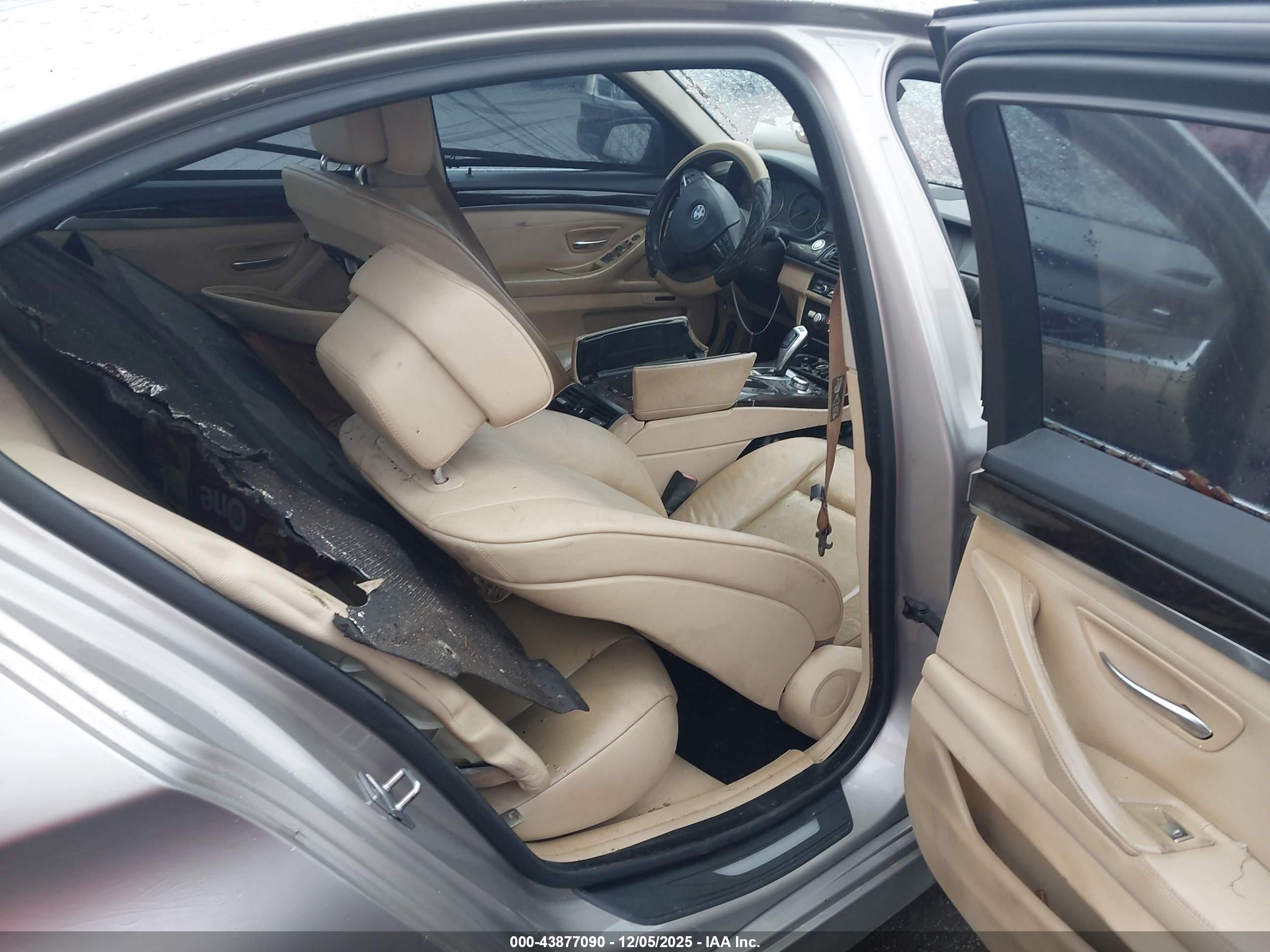 BMW 528I image 8