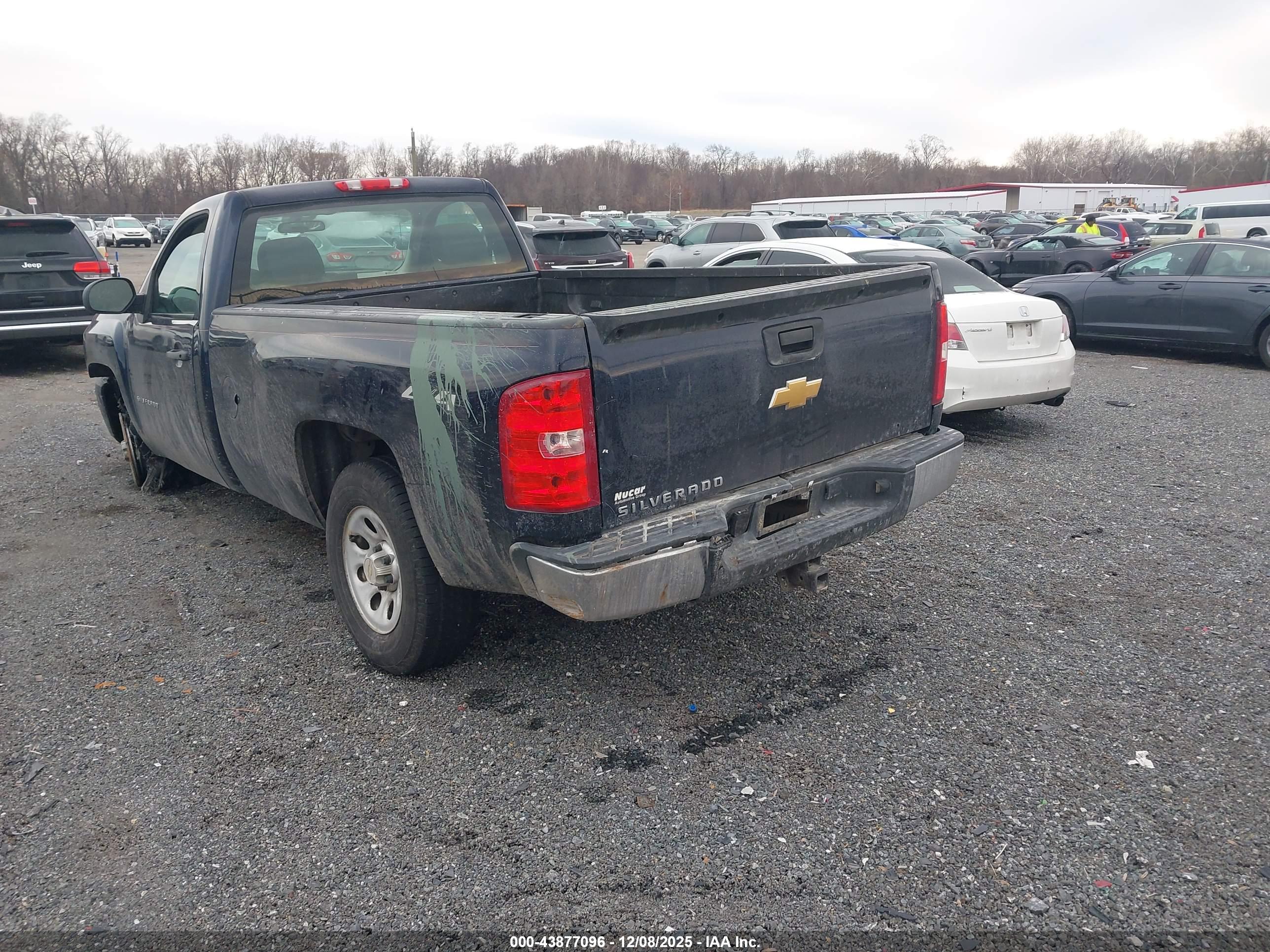 CHEVROLET SILVERADO image 3