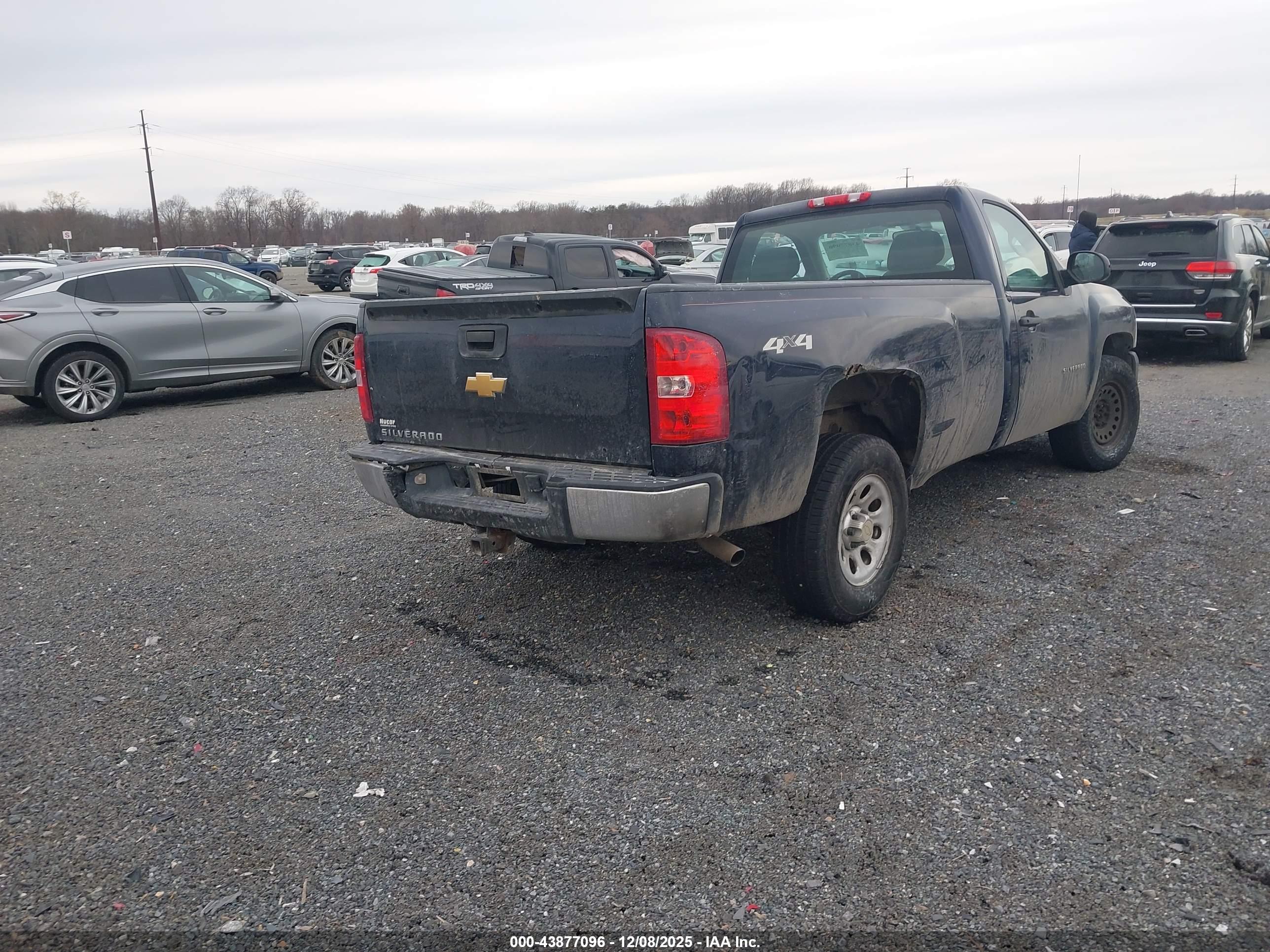 CHEVROLET SILVERADO image 4