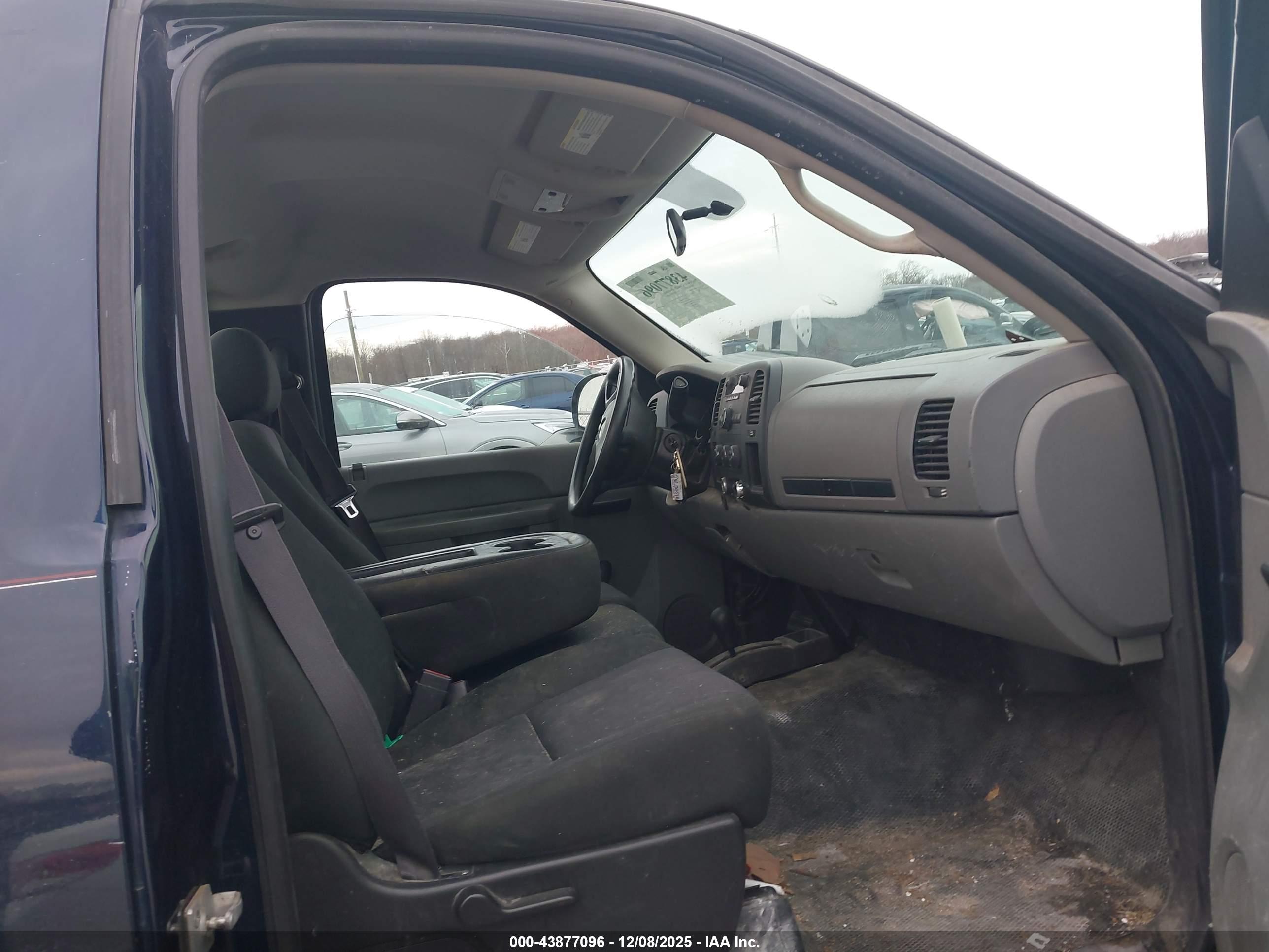 CHEVROLET SILVERADO image 5