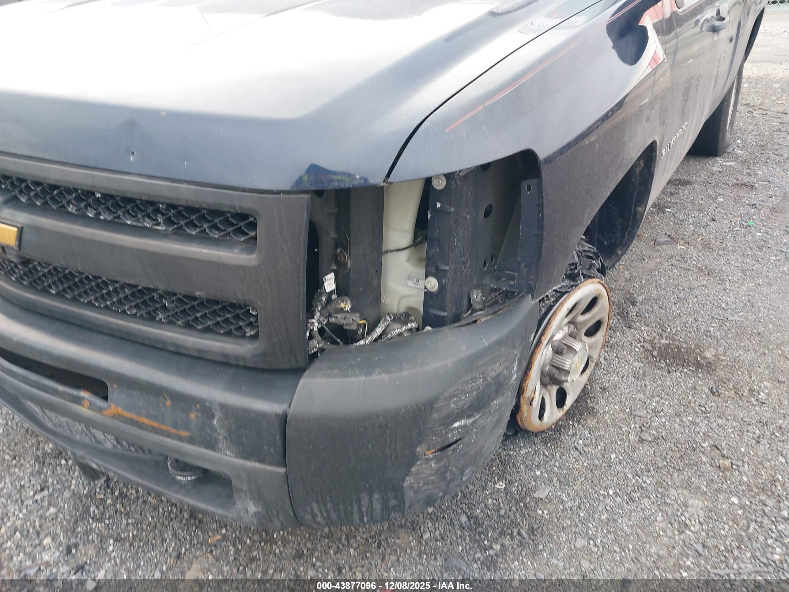 CHEVROLET SILVERADO image 6