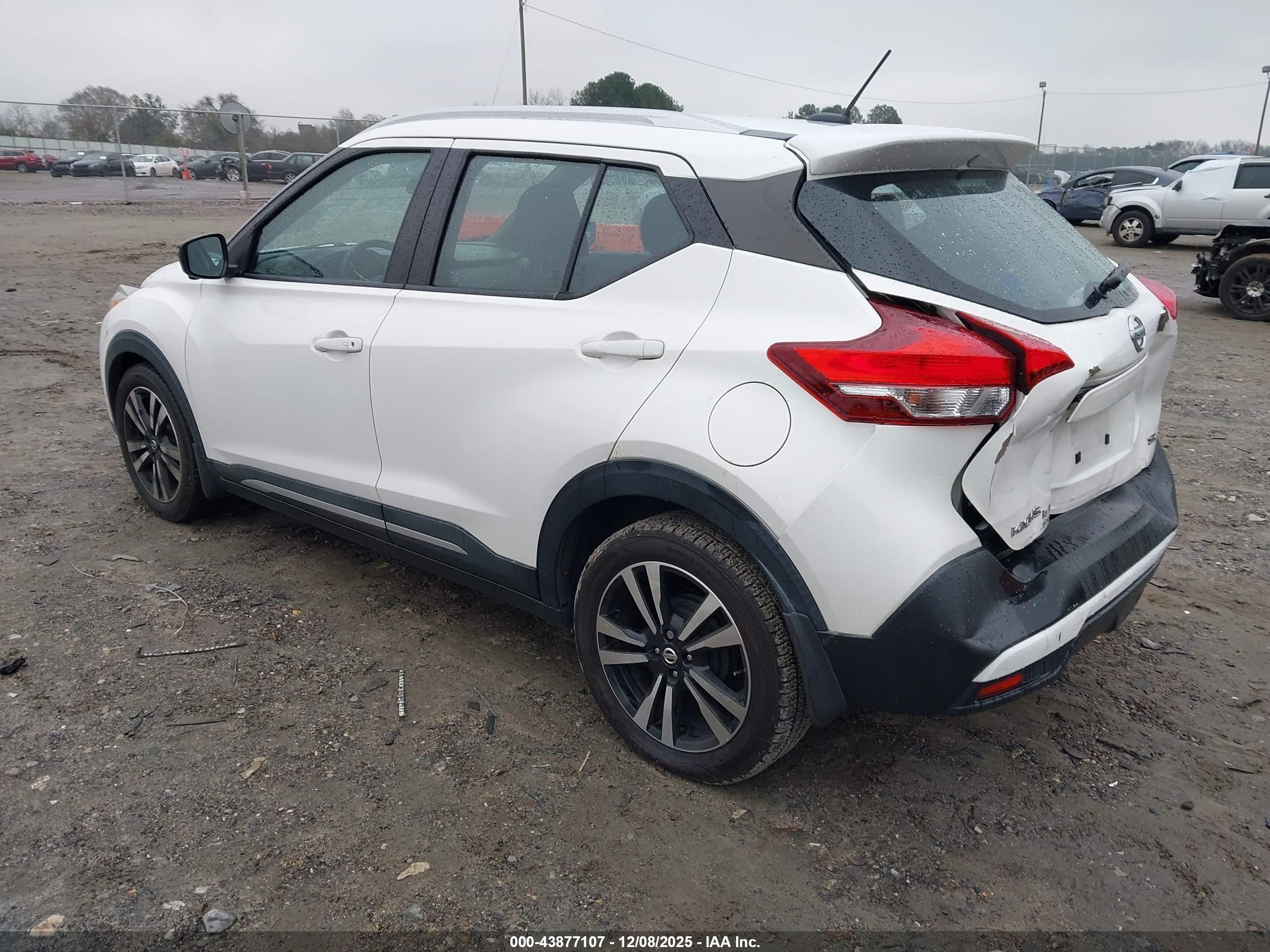 NISSAN KICKS image 3