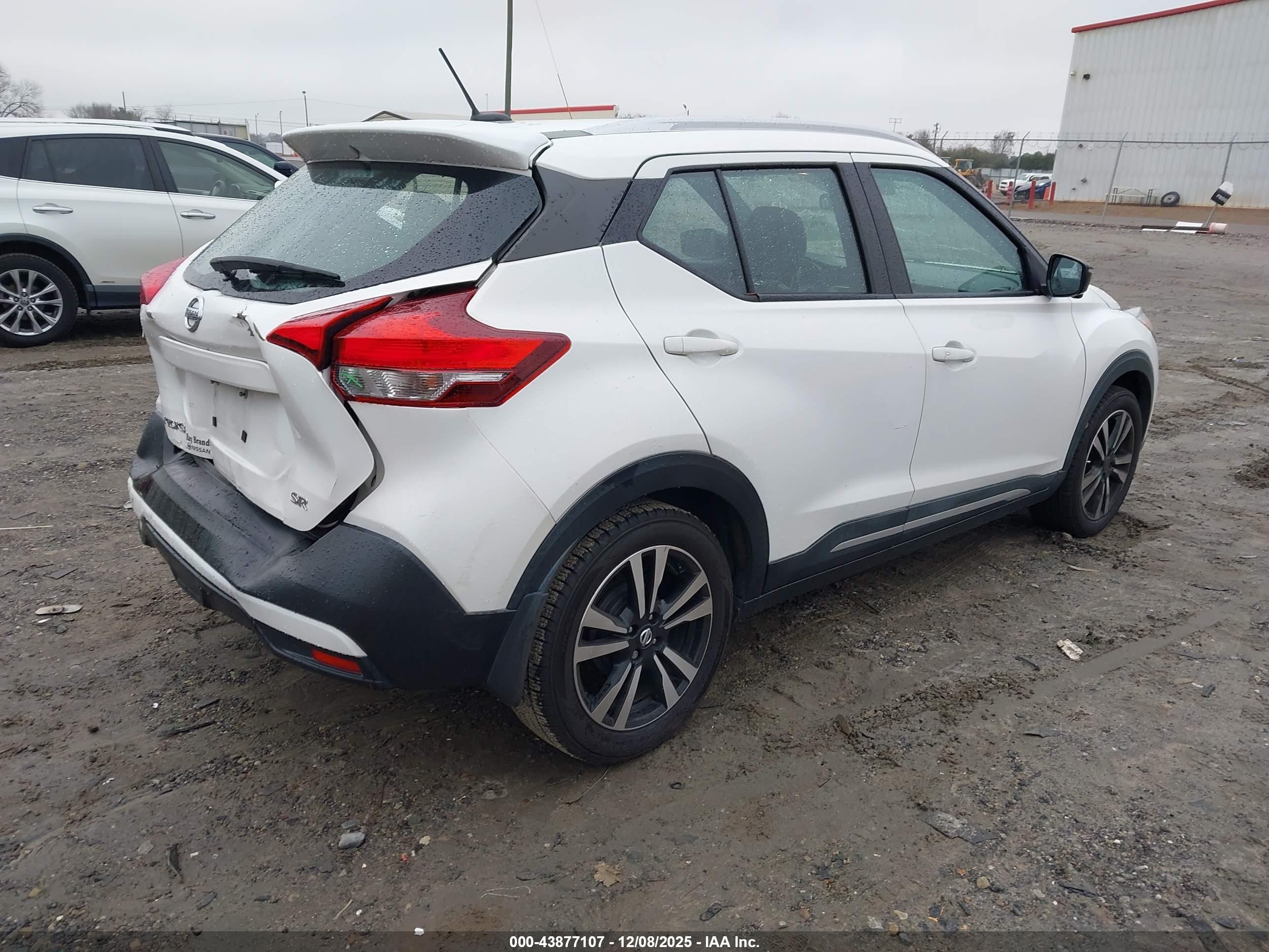 NISSAN KICKS image 4
