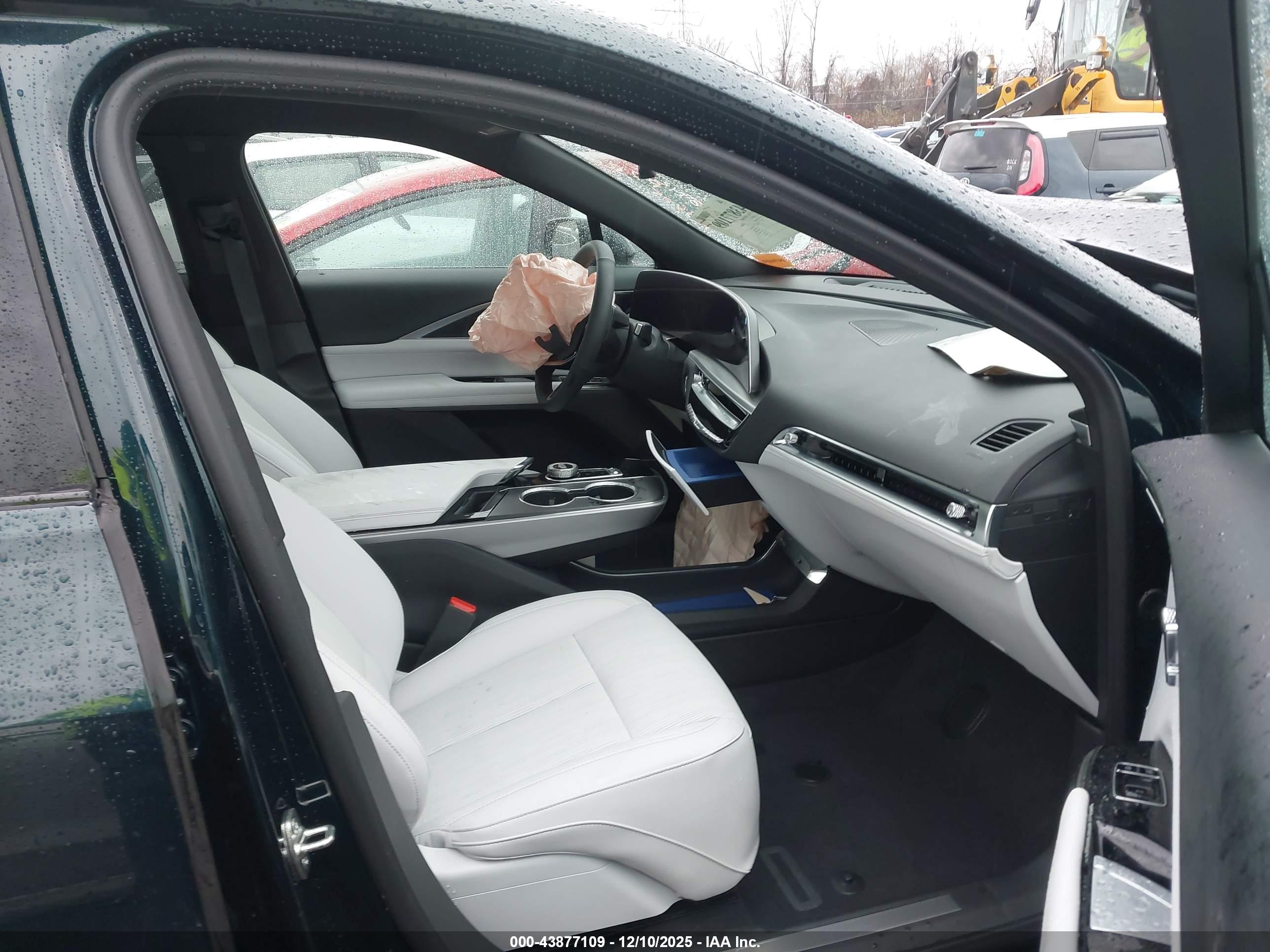 CADILLAC LYRIQ image 5