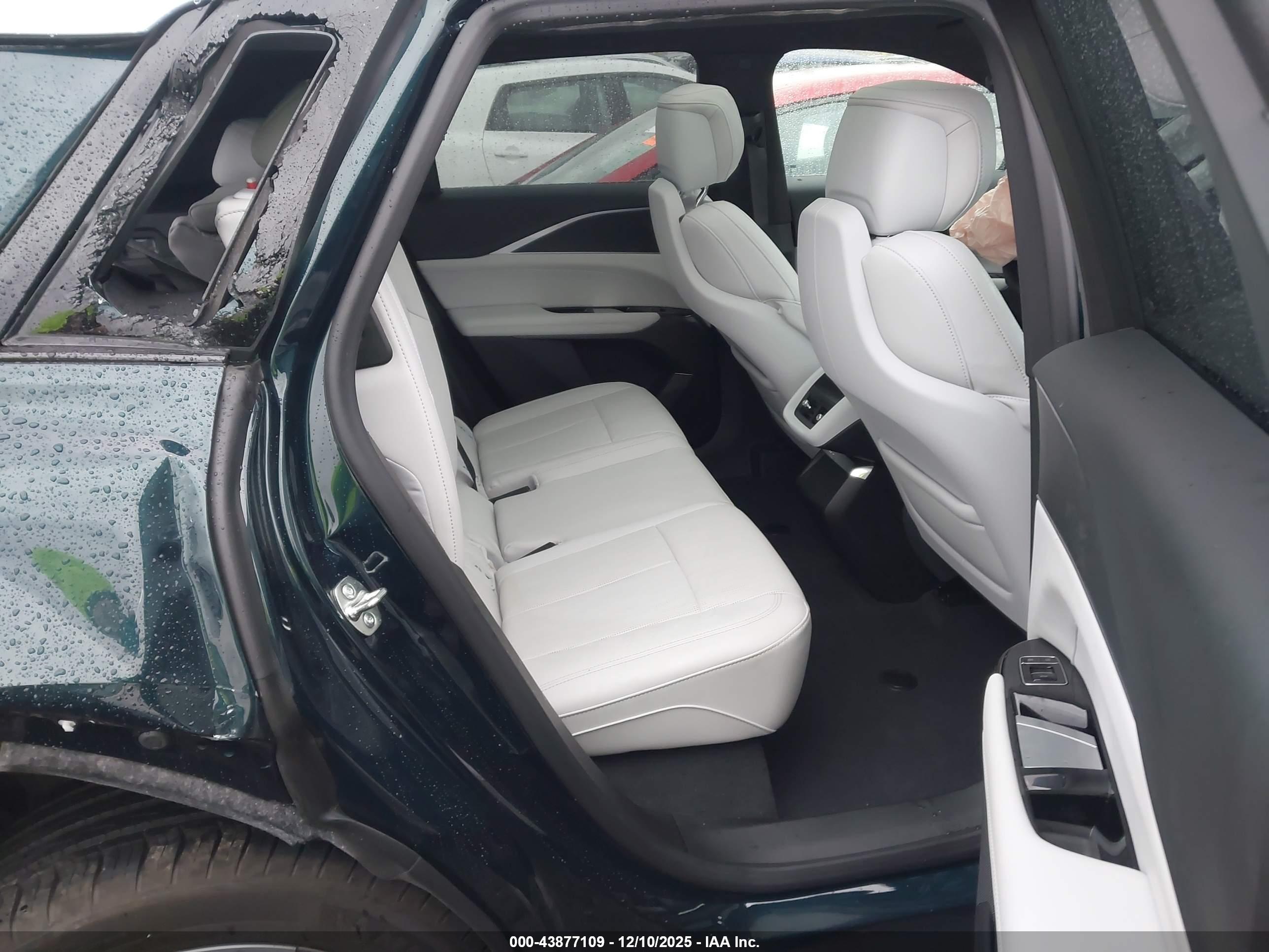 CADILLAC LYRIQ image 8