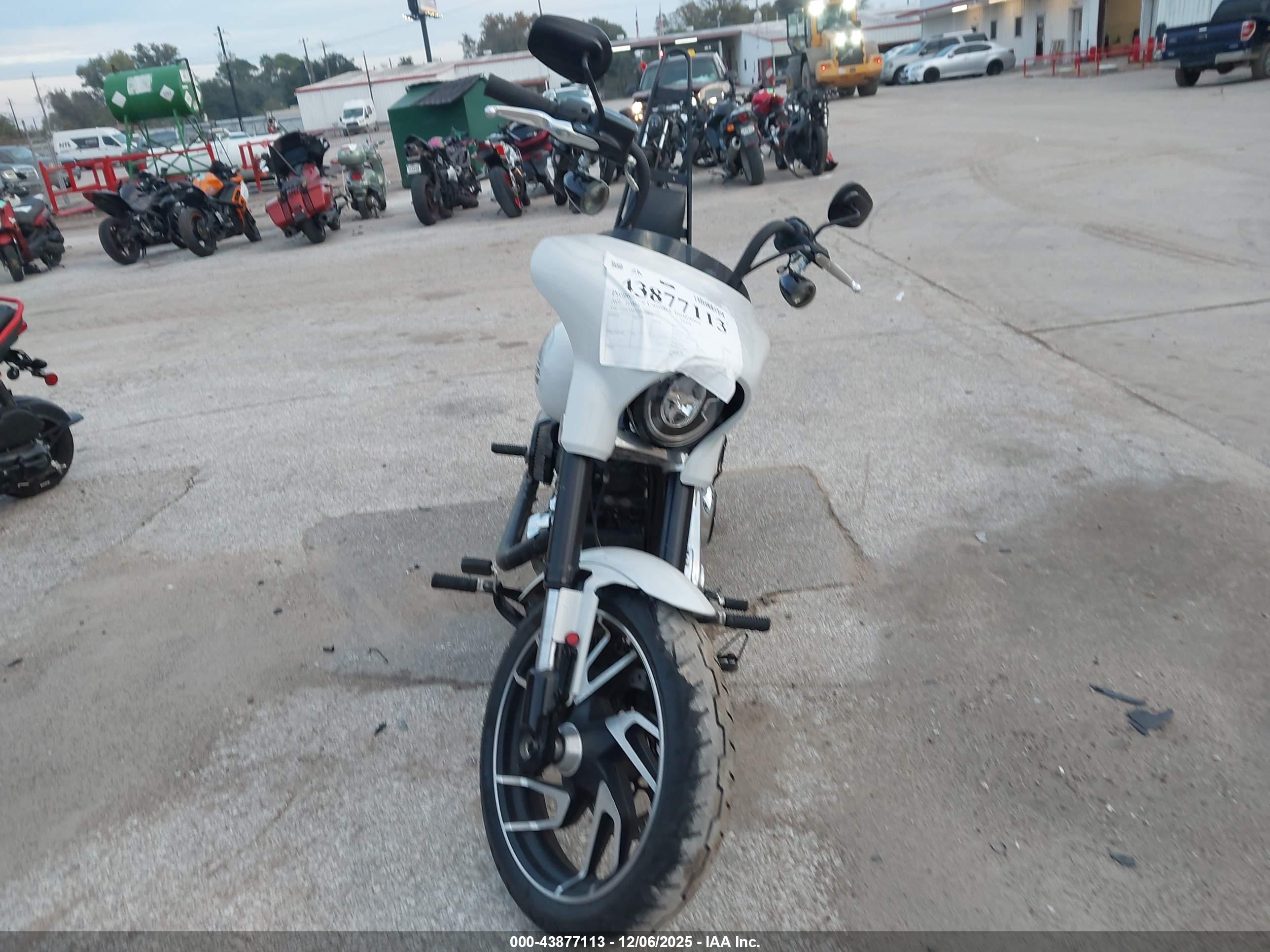HARLEY-DAVIDSON FLSB image 5