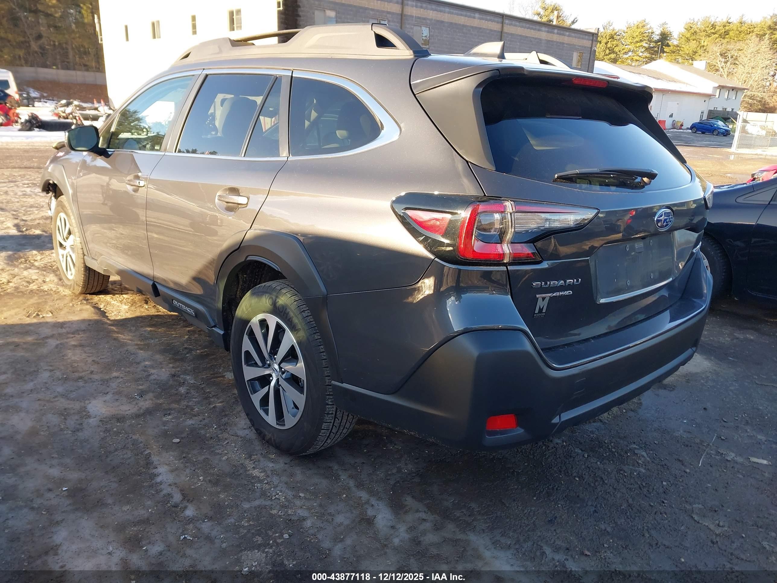 SUBARU OUTBACK image 3