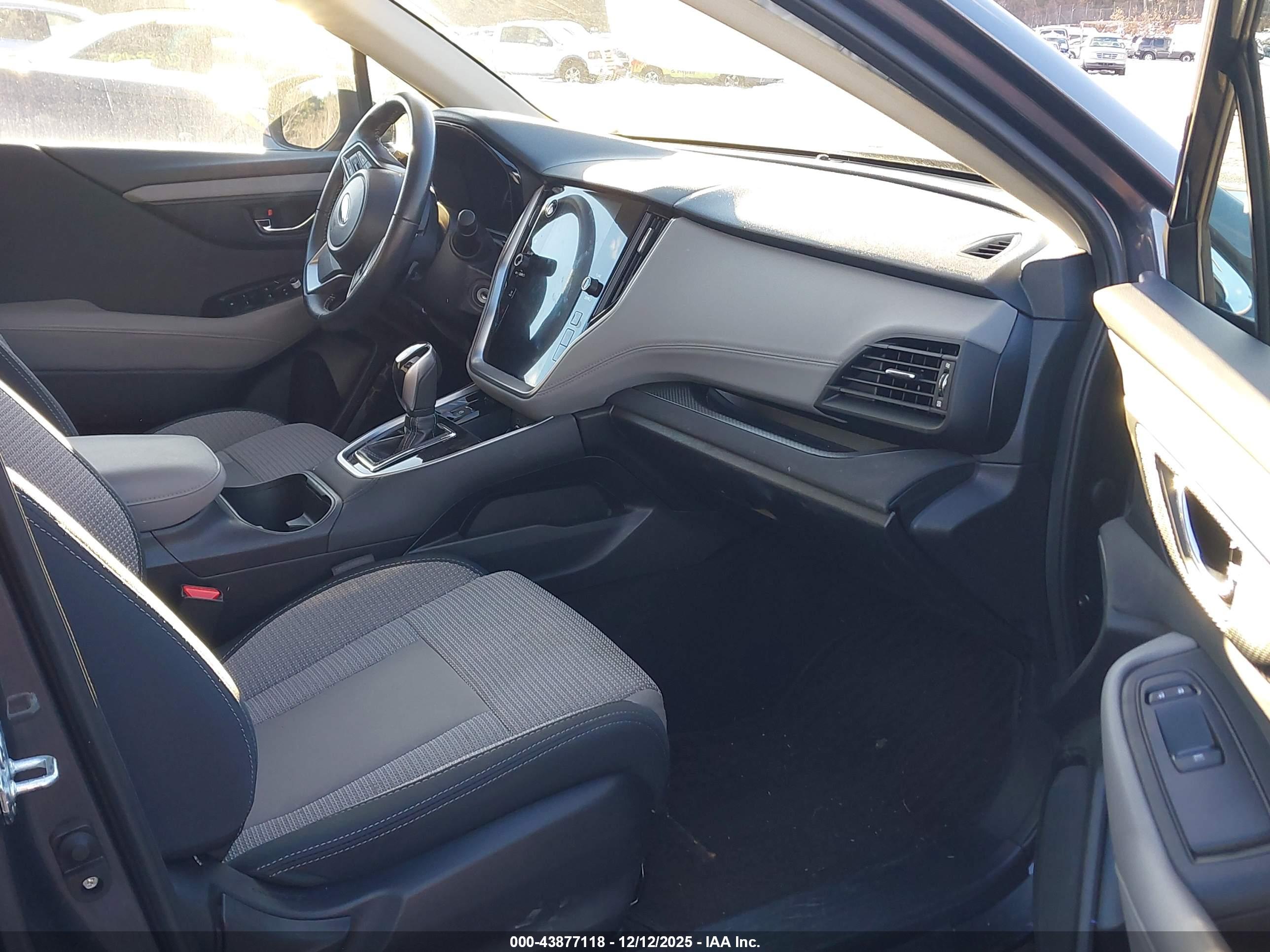 SUBARU OUTBACK image 5