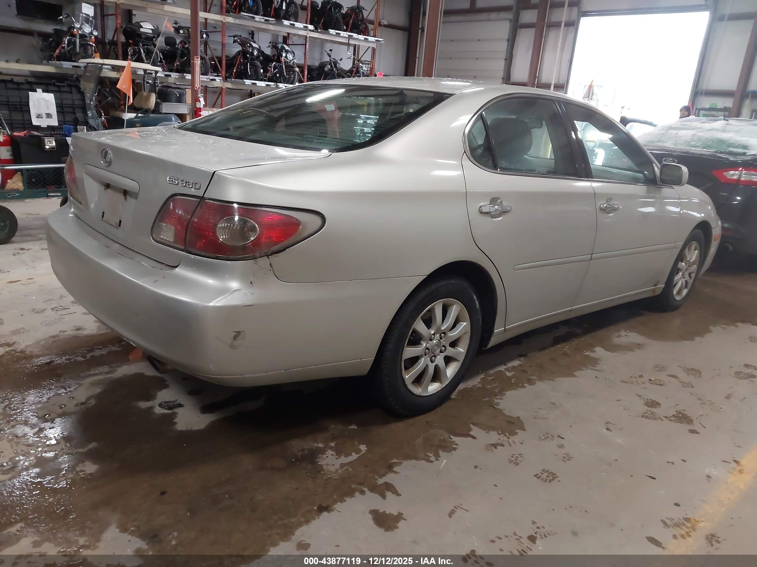 LEXUS ES image 4