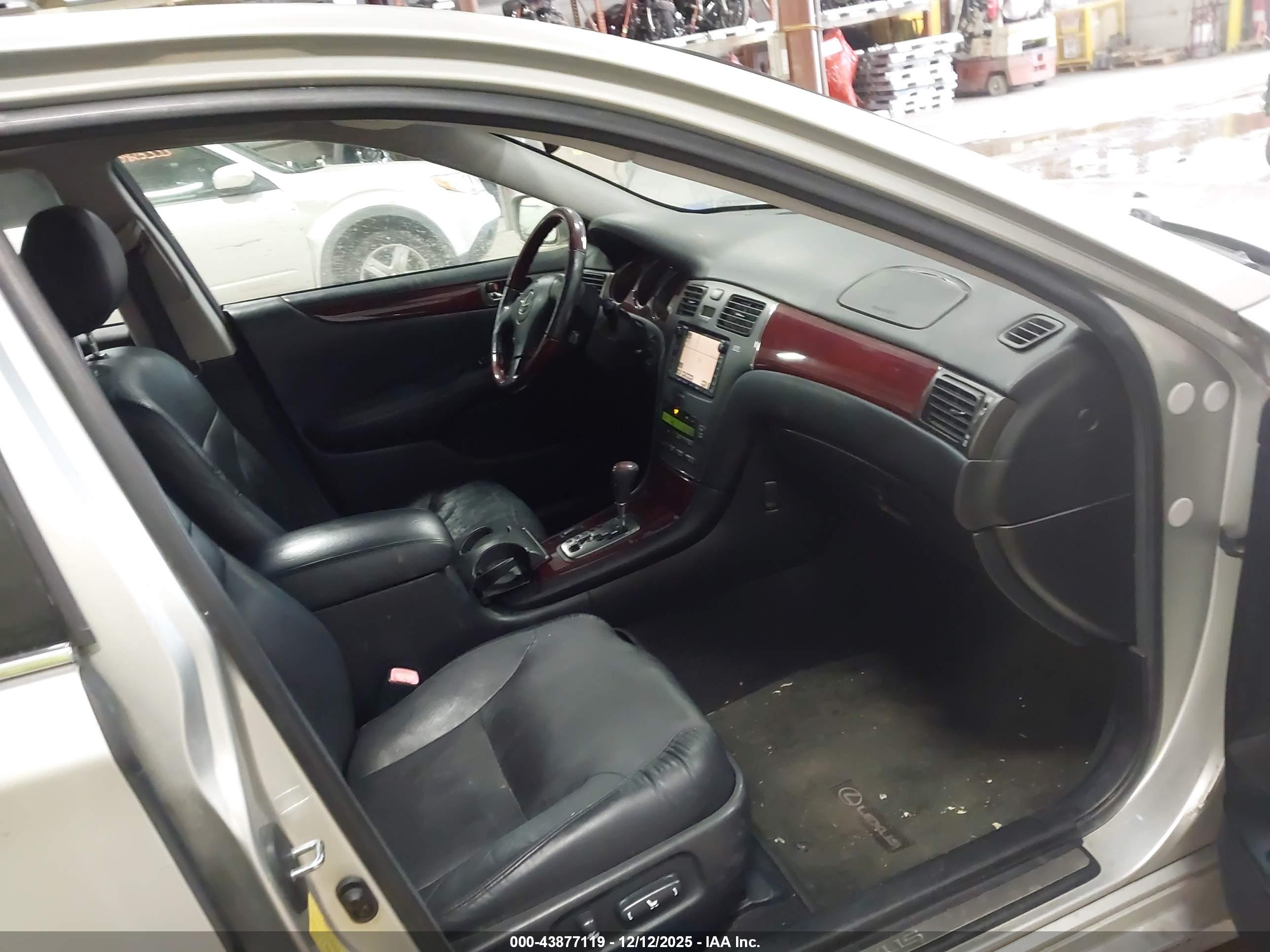LEXUS ES image 5