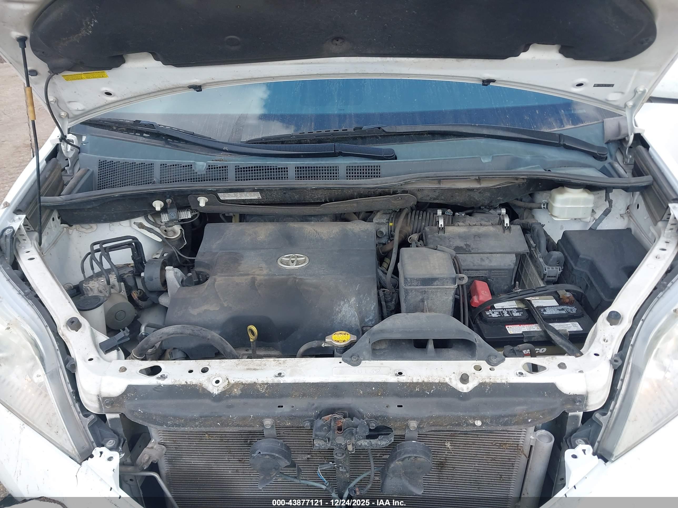 TOYOTA SIENNA image 10