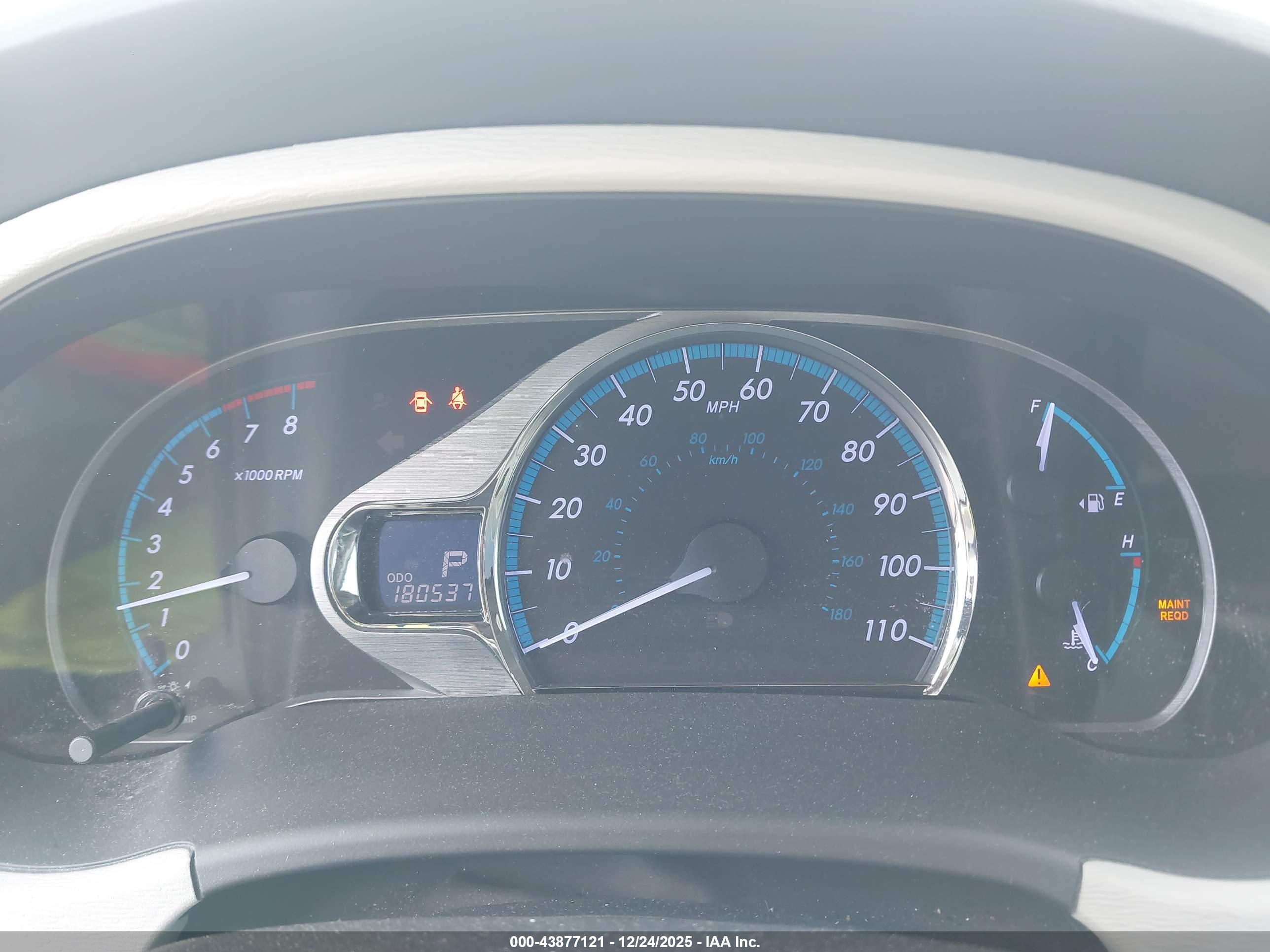TOYOTA SIENNA image 7