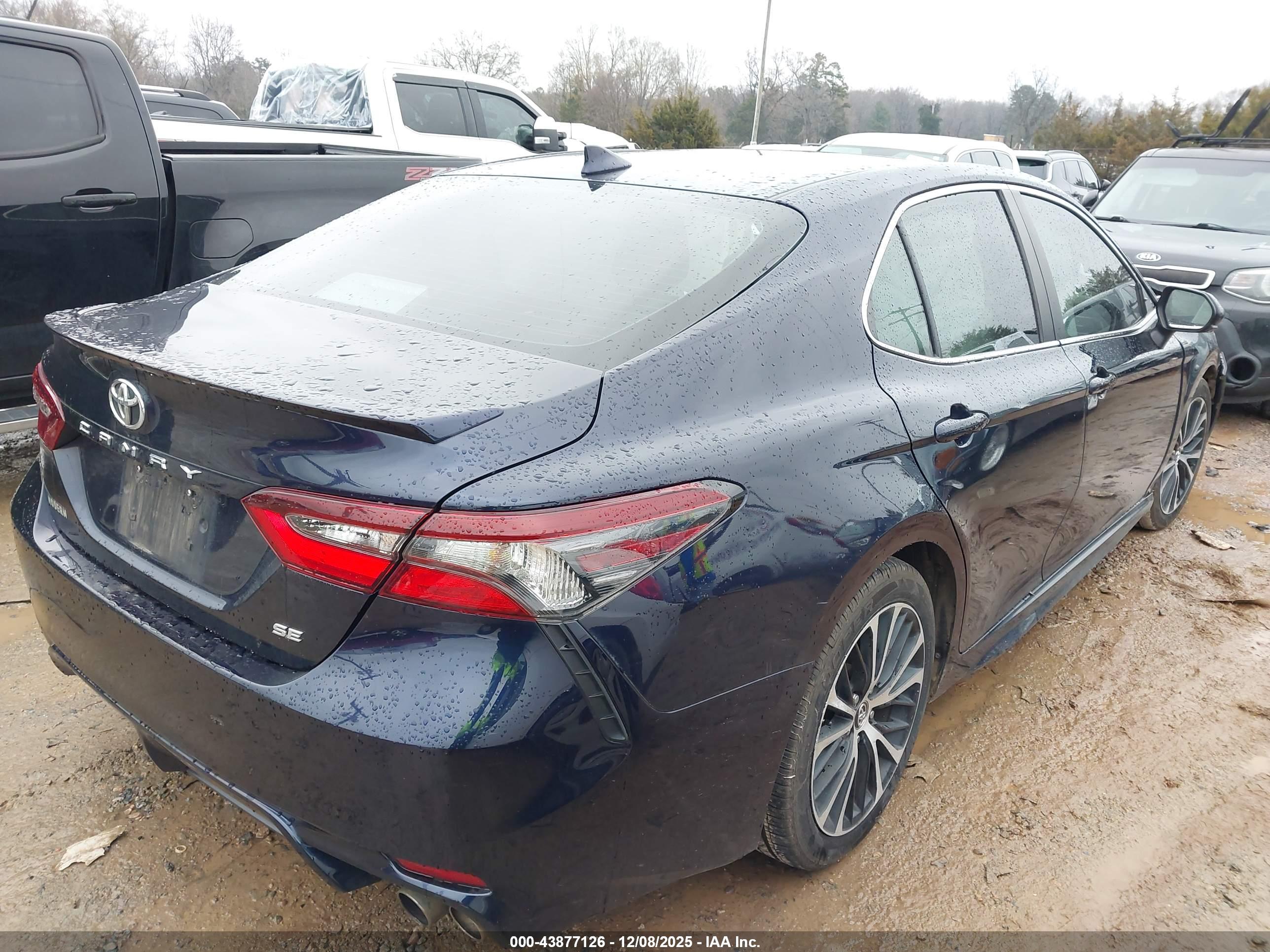 TOYOTA CAMRY image 4